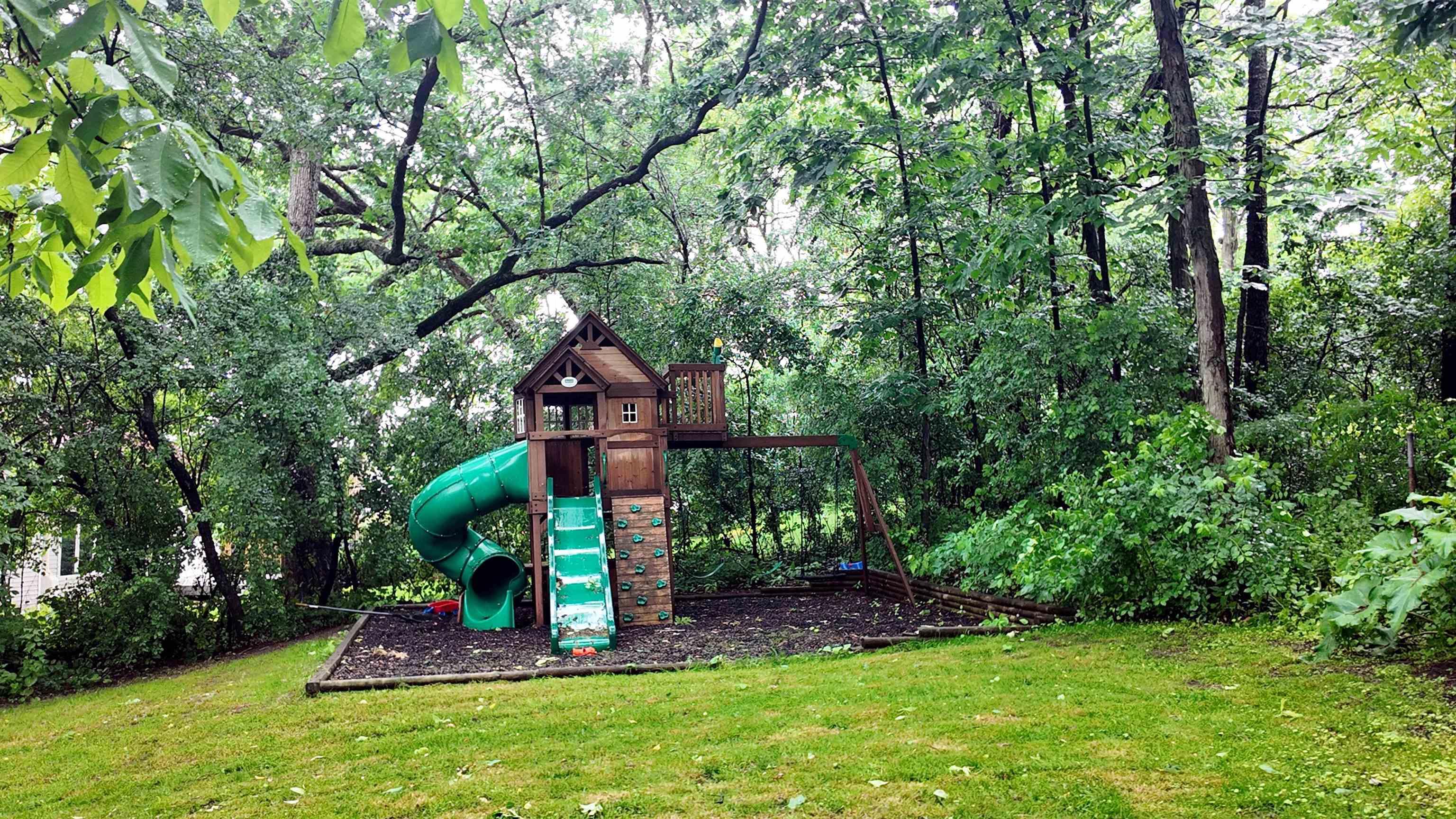 8411 RIDGEVIEW Court