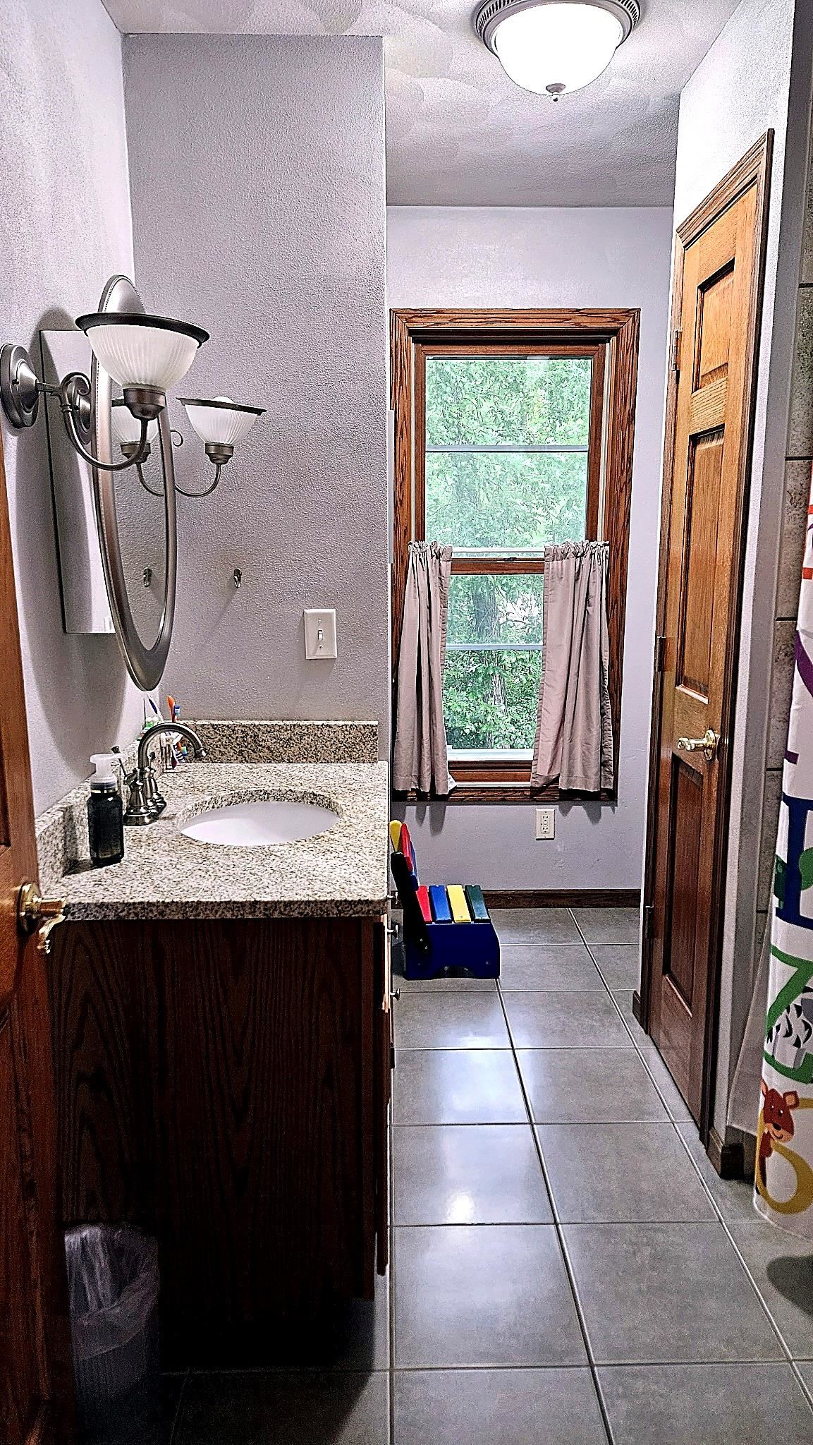 8411 RIDGEVIEW Court