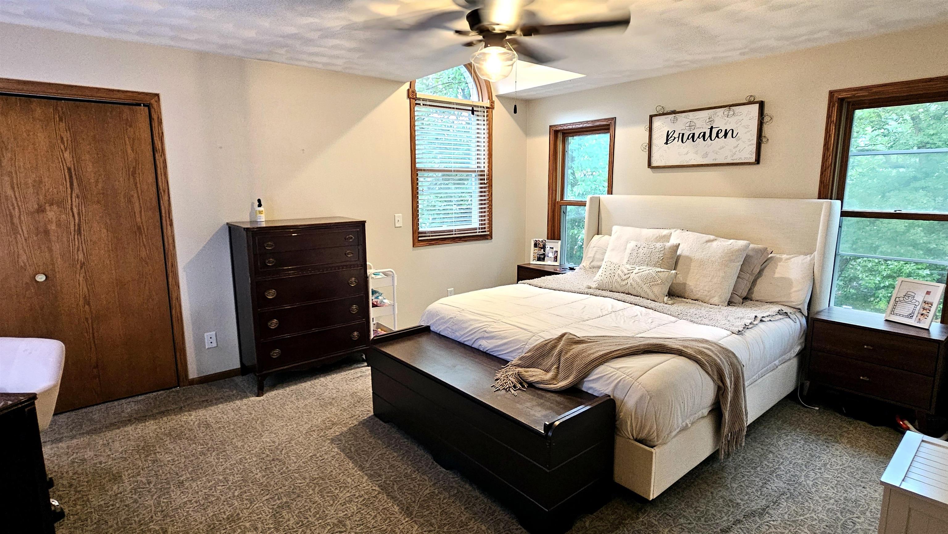 8411 RIDGEVIEW Court