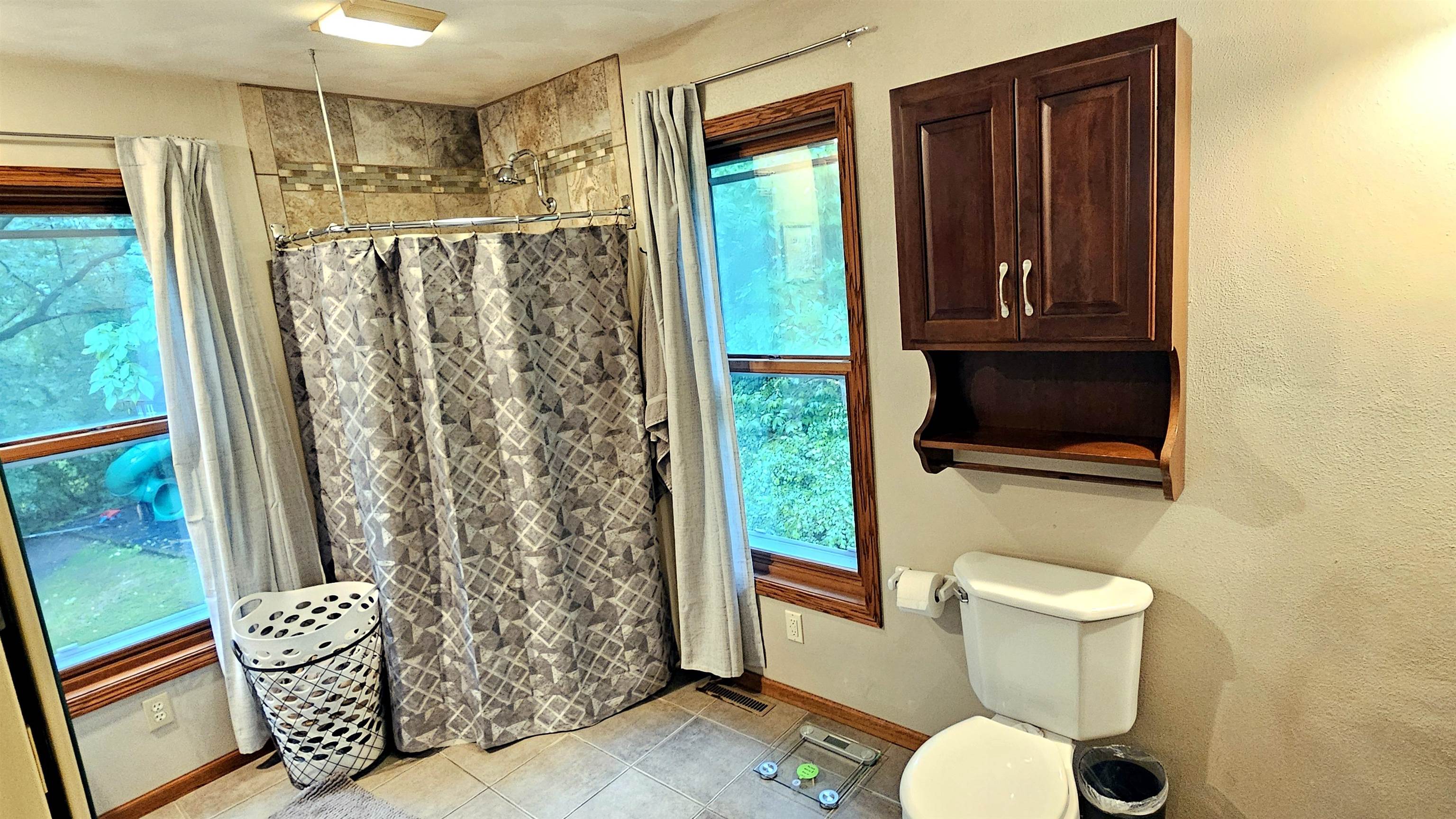 8411 RIDGEVIEW Court