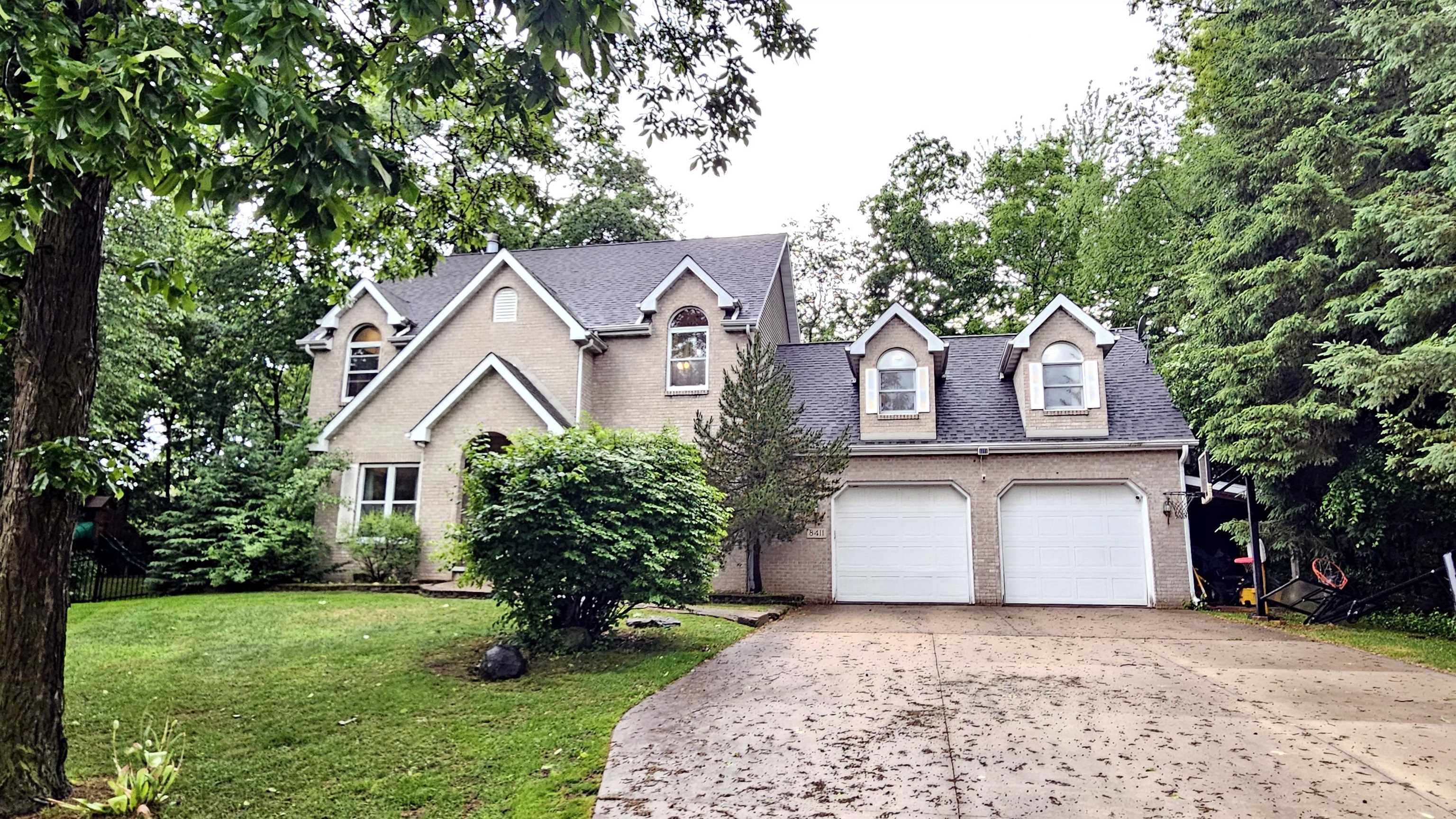 8411 RIDGEVIEW Court