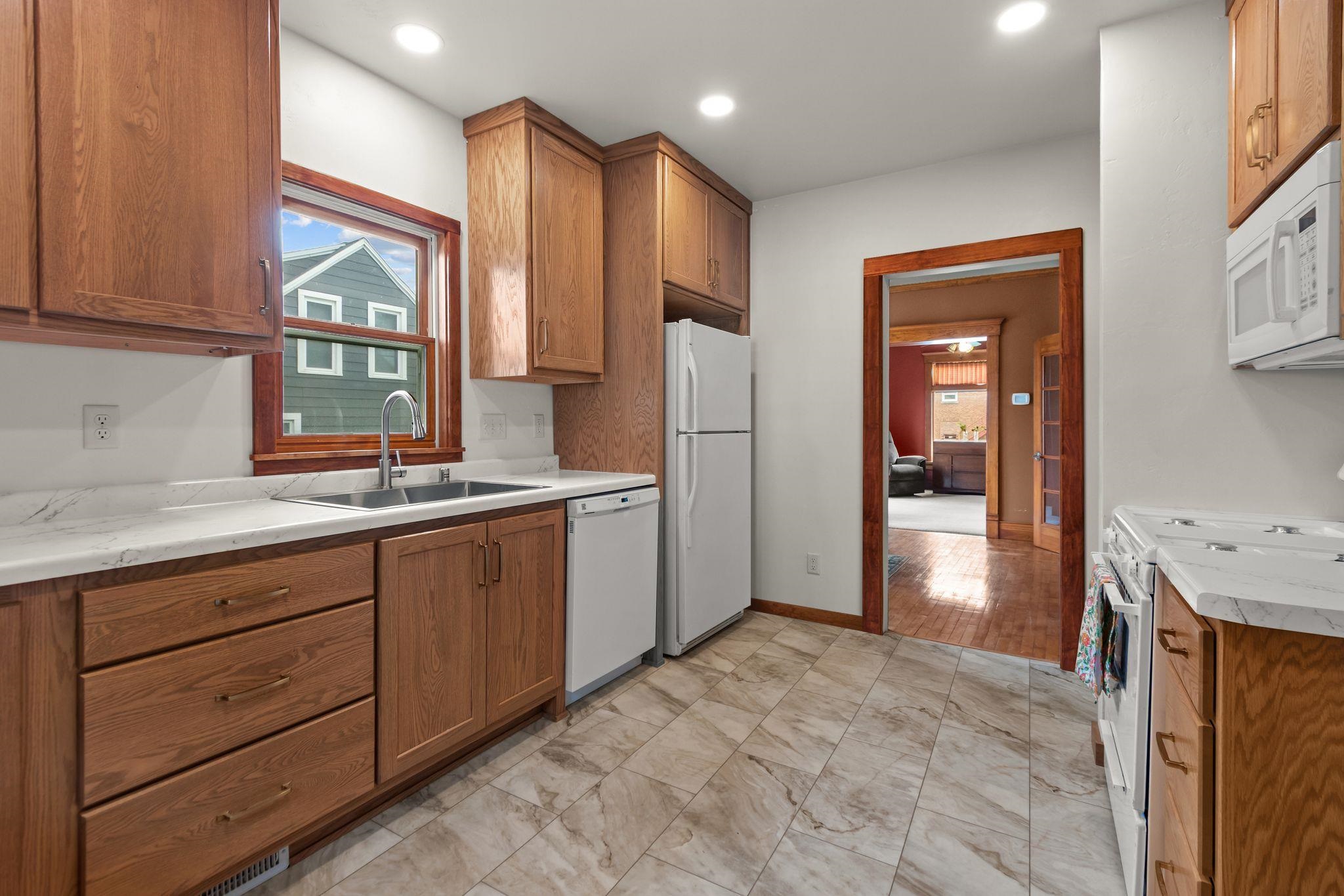 120 E COMMERCIAL Street