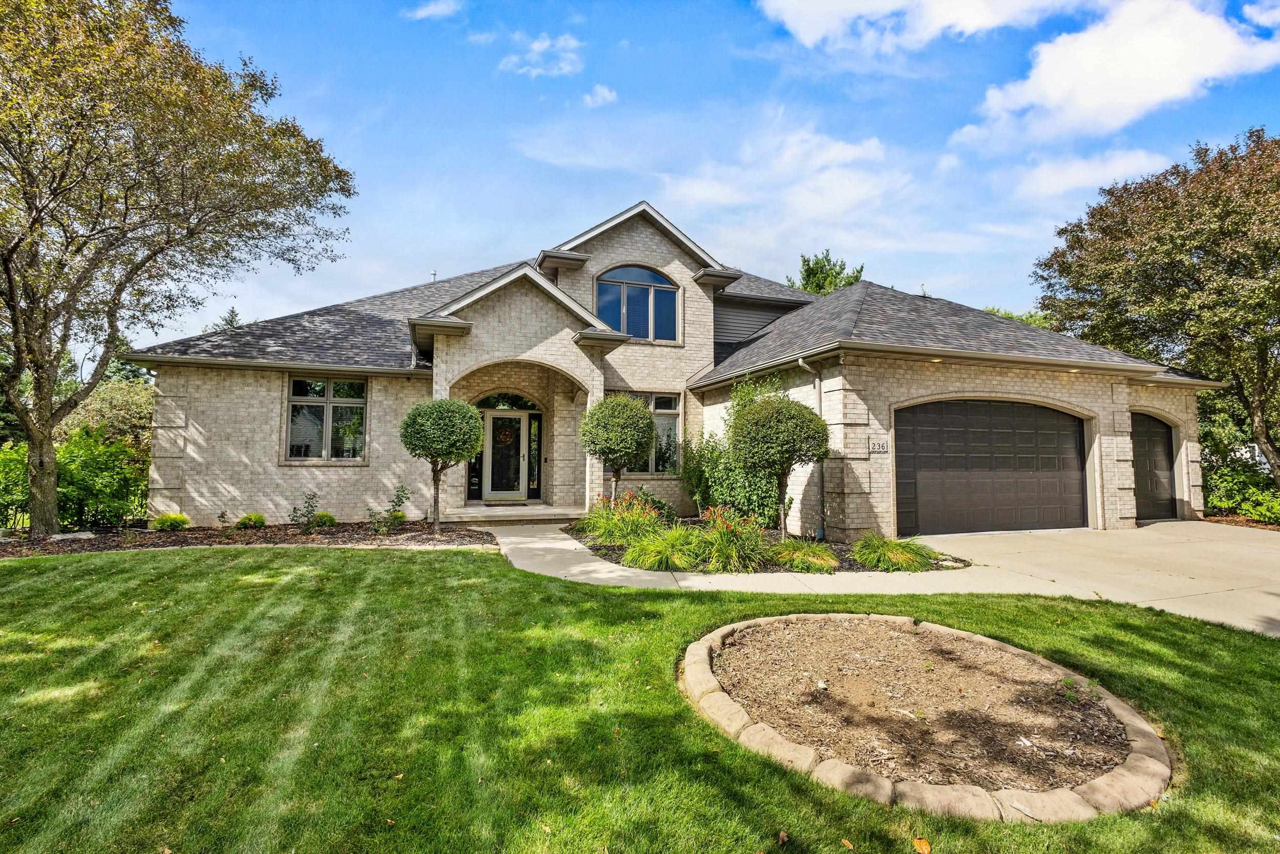 236 E THORNBROOK Lane