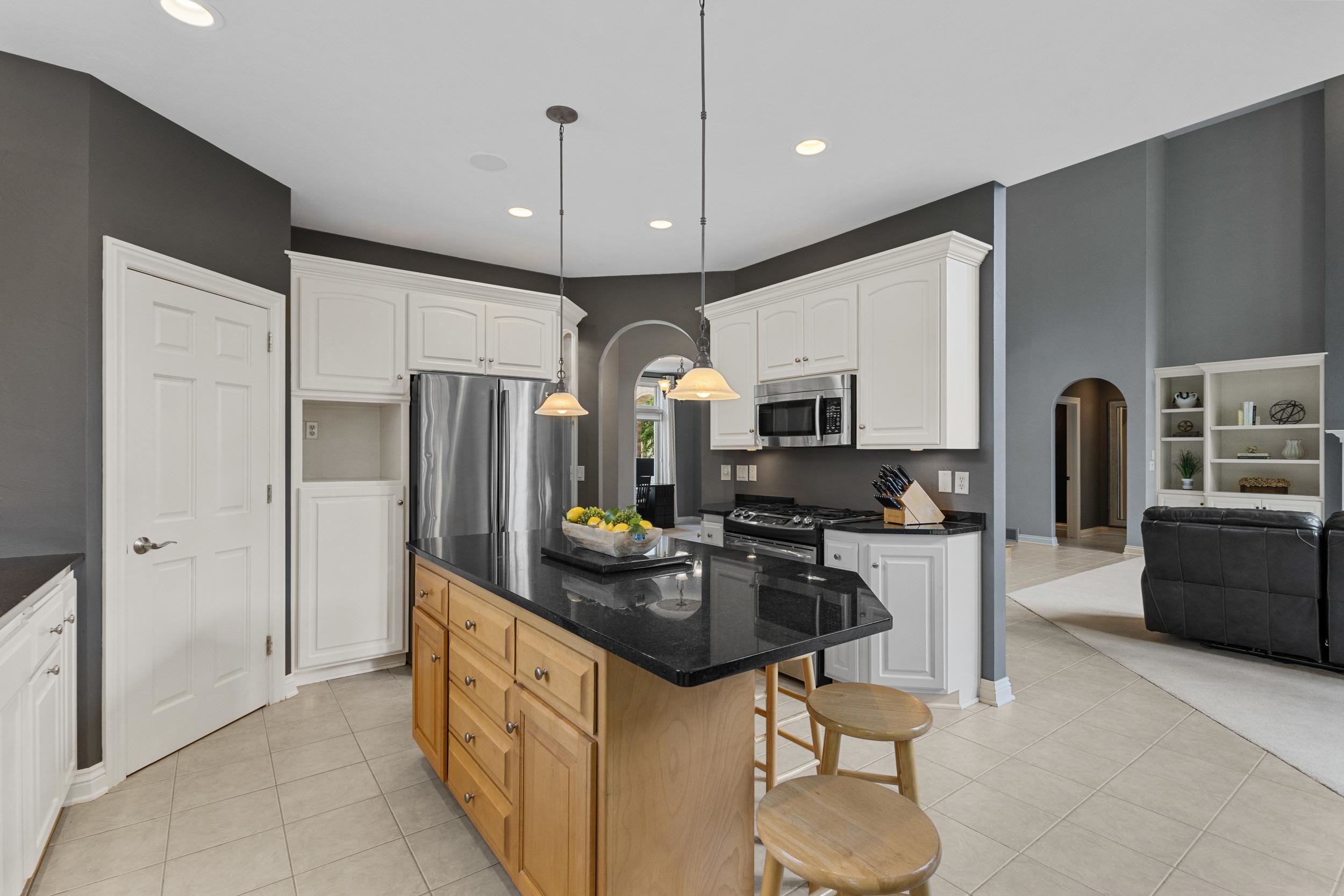 236 E THORNBROOK Lane