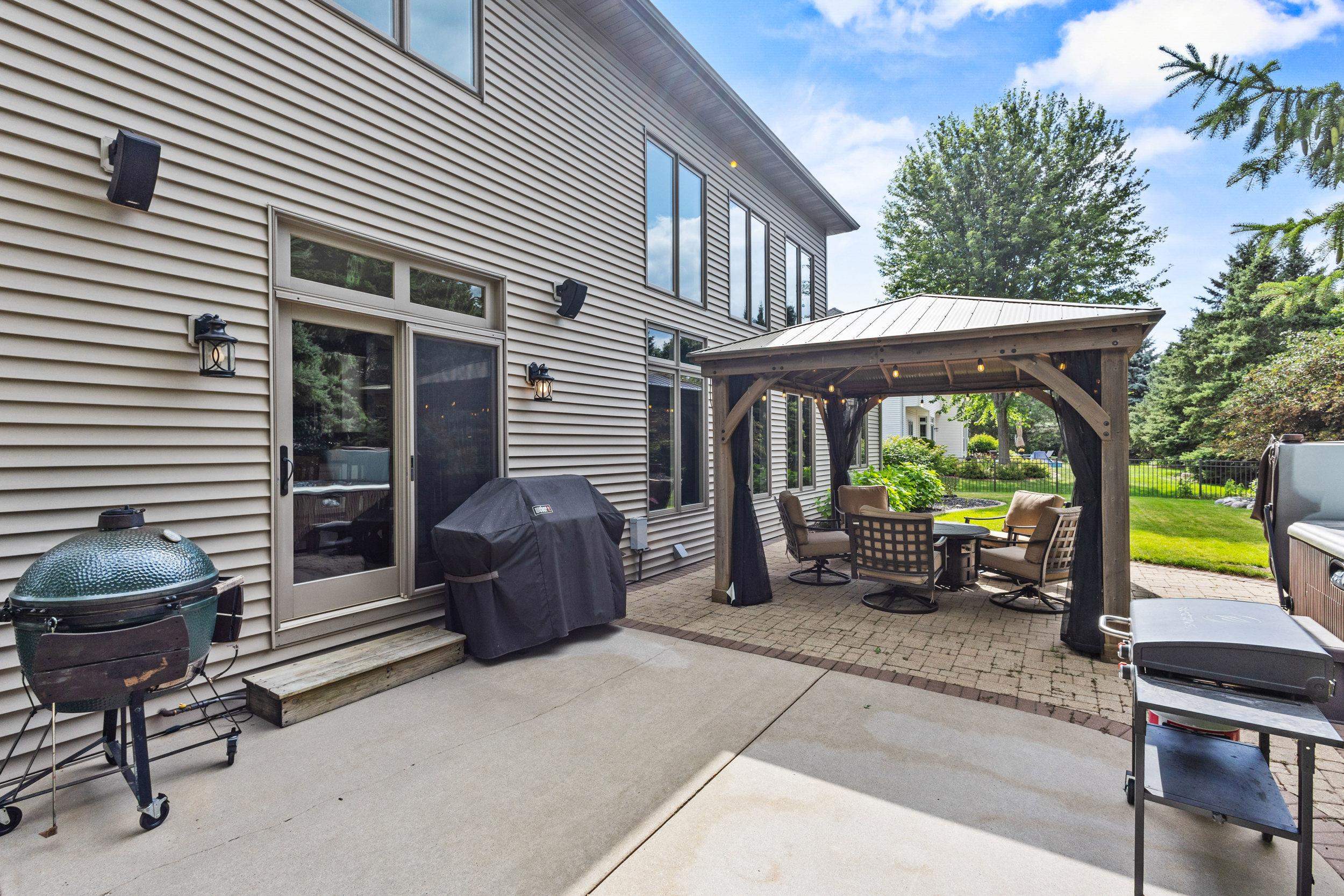 236 E THORNBROOK Lane