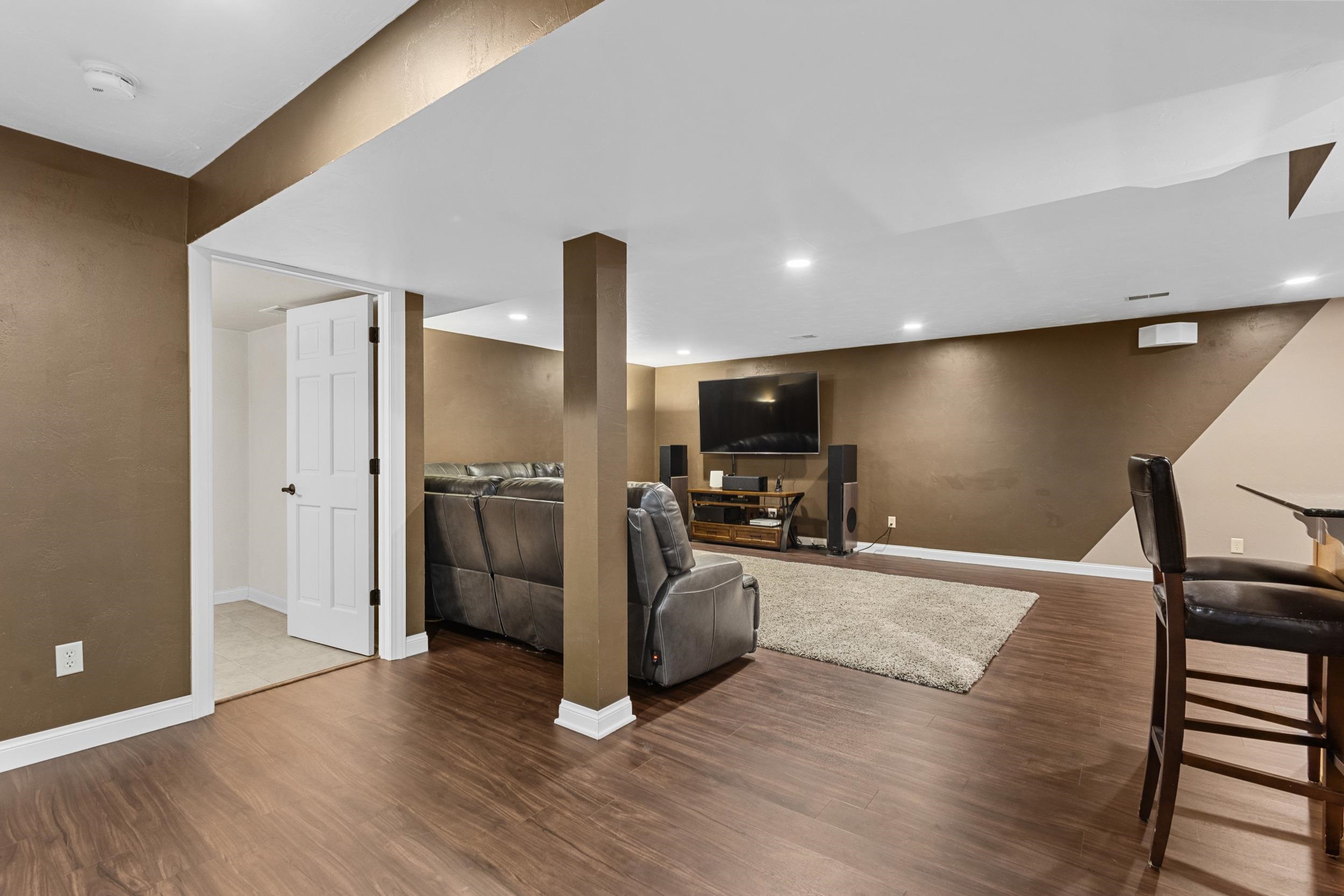 236 E THORNBROOK Lane