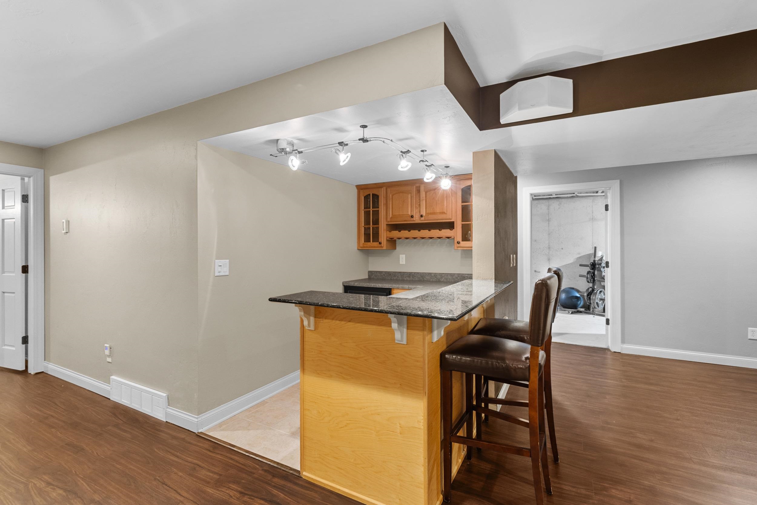 236 E THORNBROOK Lane