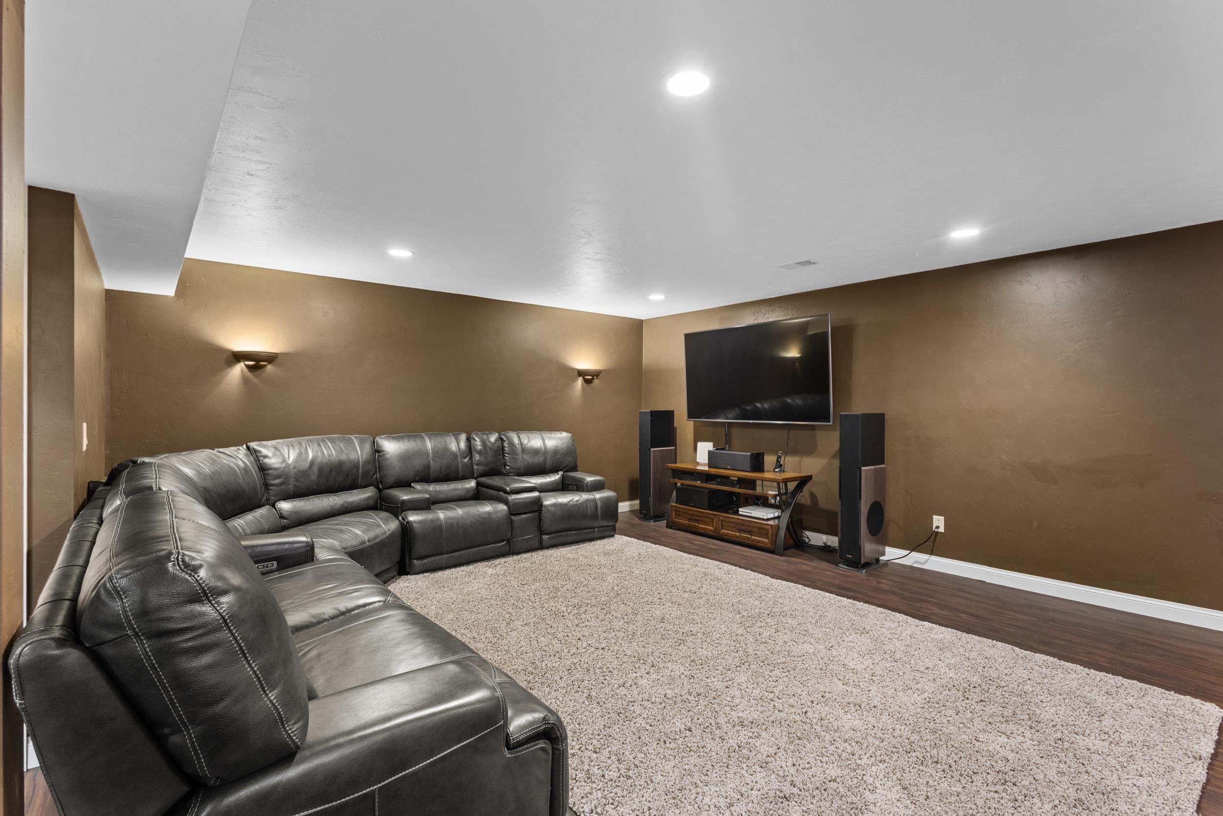 236 E THORNBROOK Lane