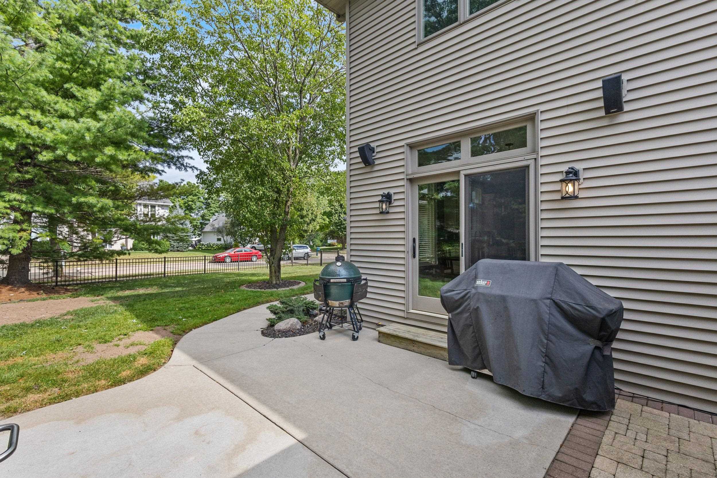 236 E THORNBROOK Lane