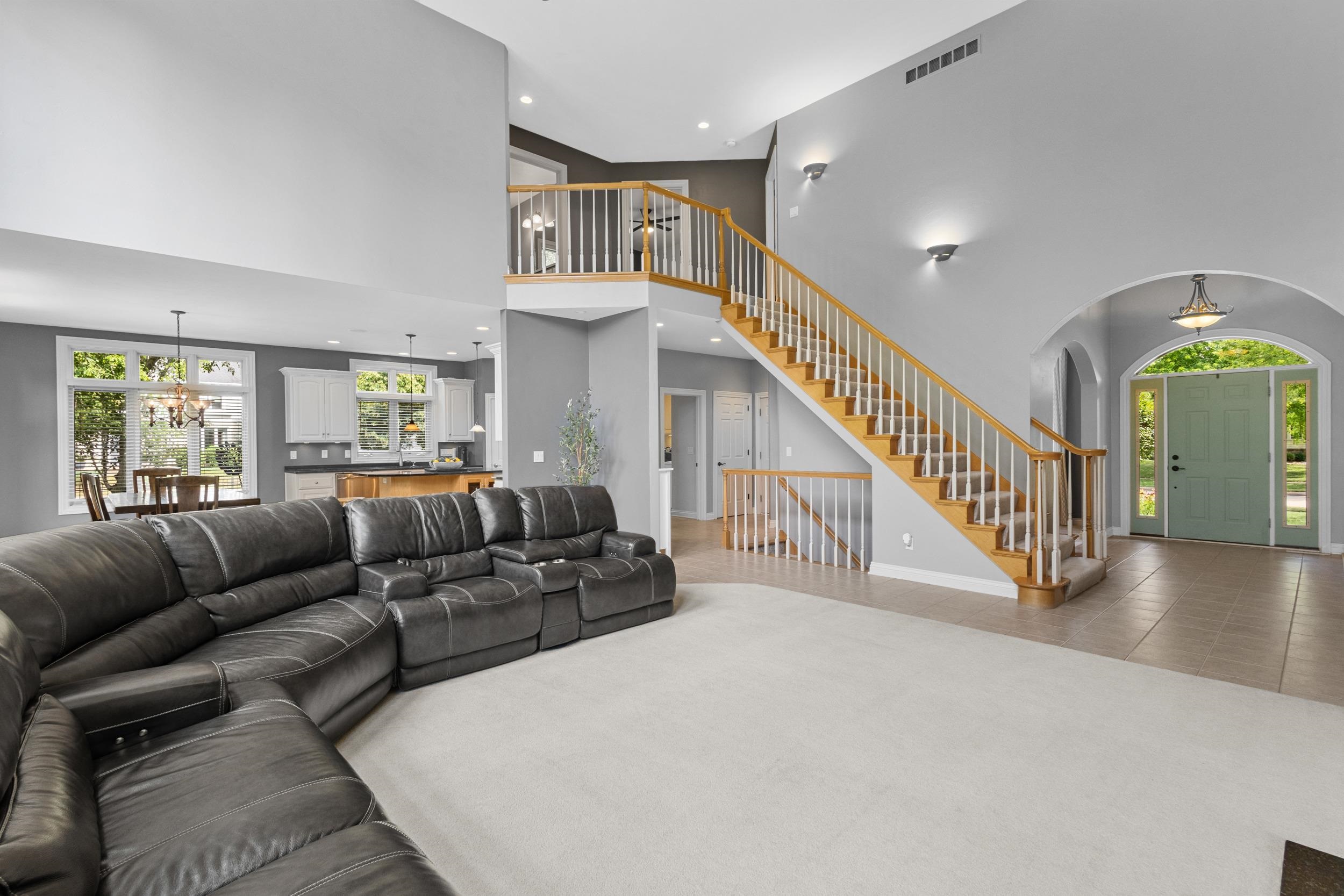 236 E THORNBROOK Lane