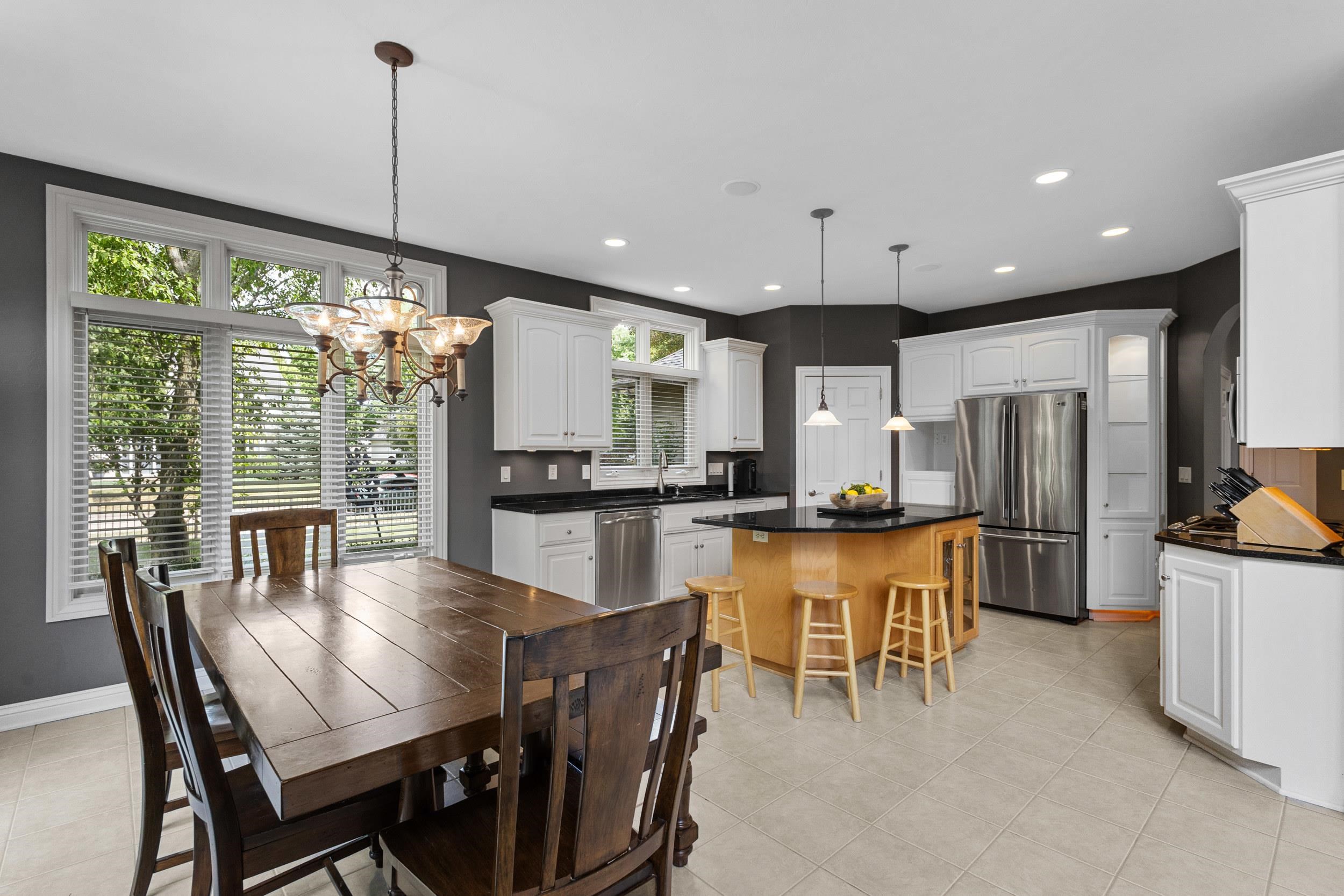 236 E THORNBROOK Lane
