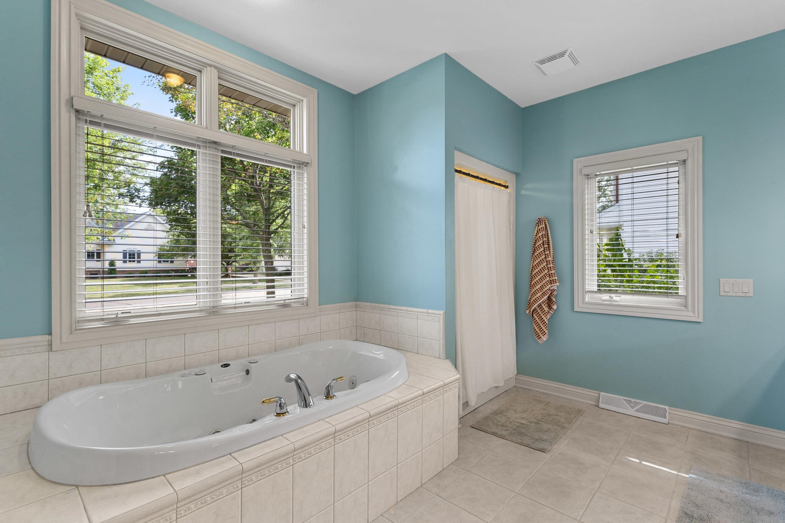236 E THORNBROOK Lane