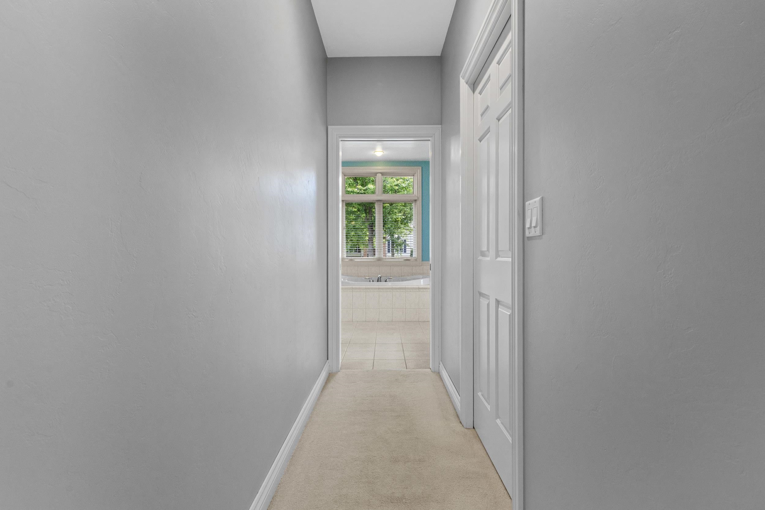 236 E THORNBROOK Lane