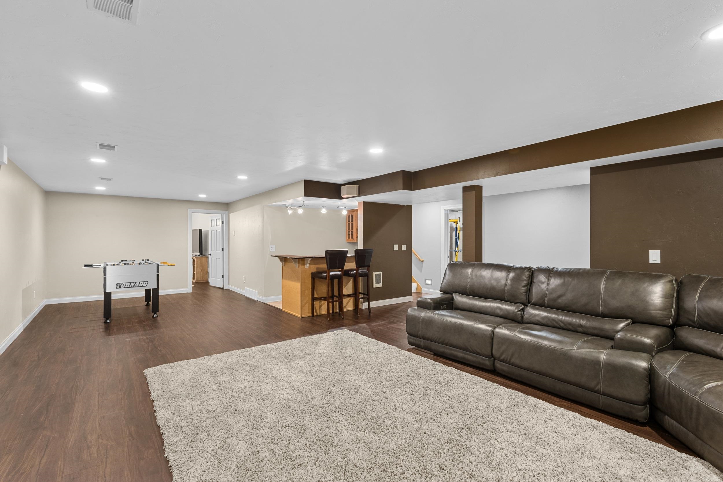 236 E THORNBROOK Lane