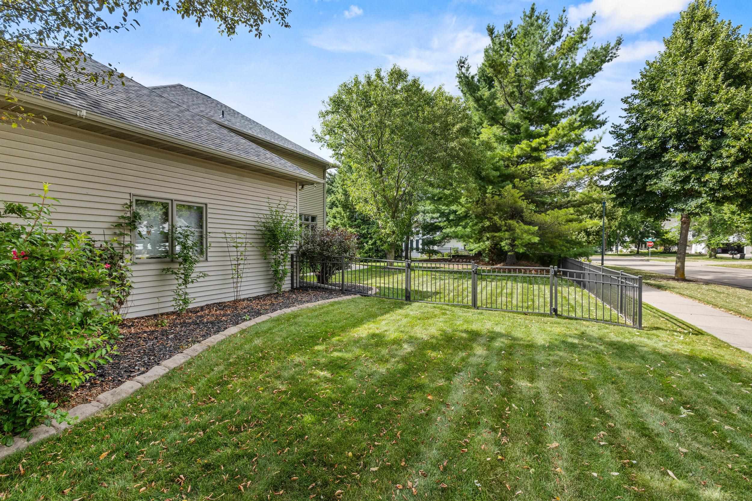 236 E THORNBROOK Lane