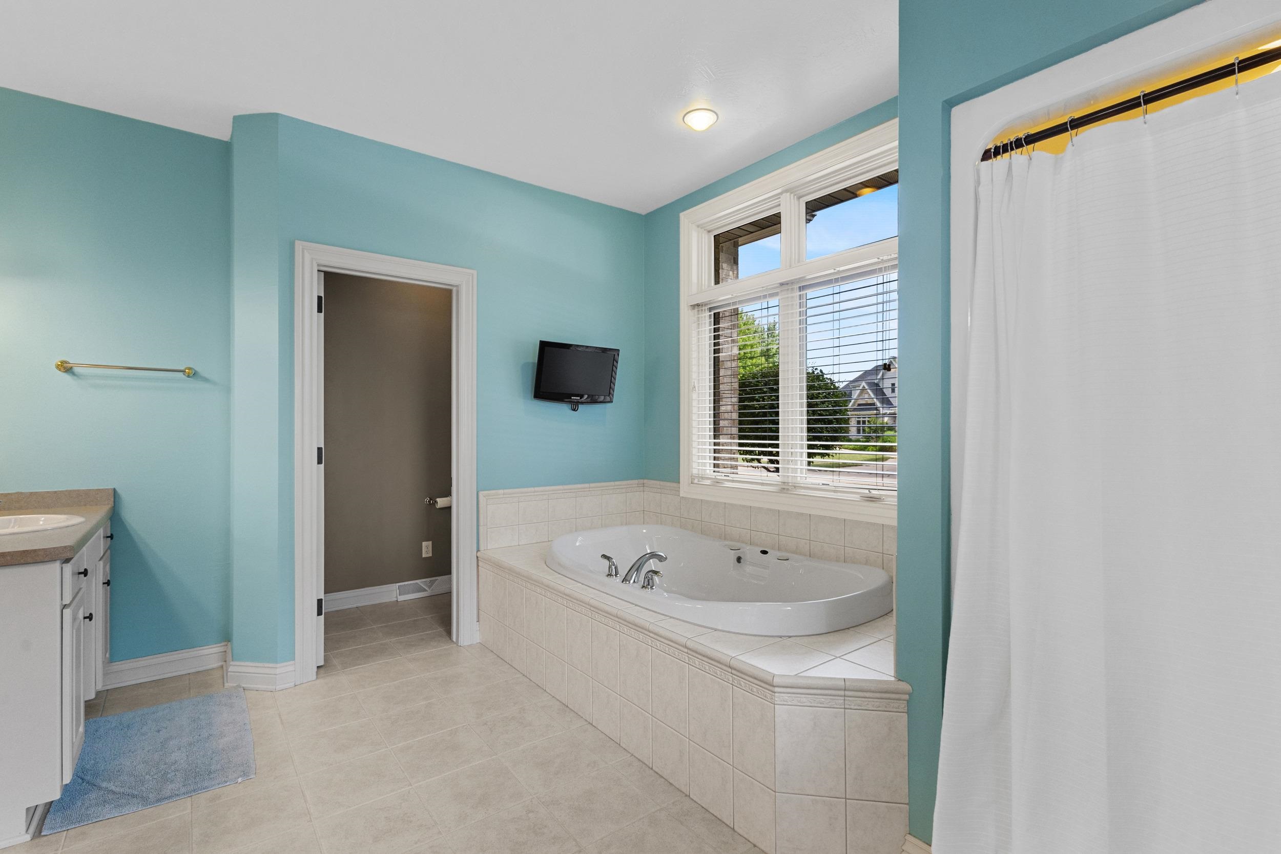 236 E THORNBROOK Lane