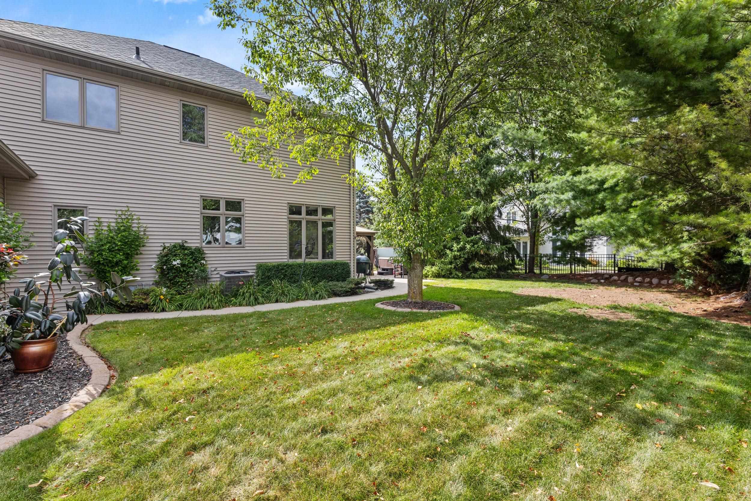 236 E THORNBROOK Lane