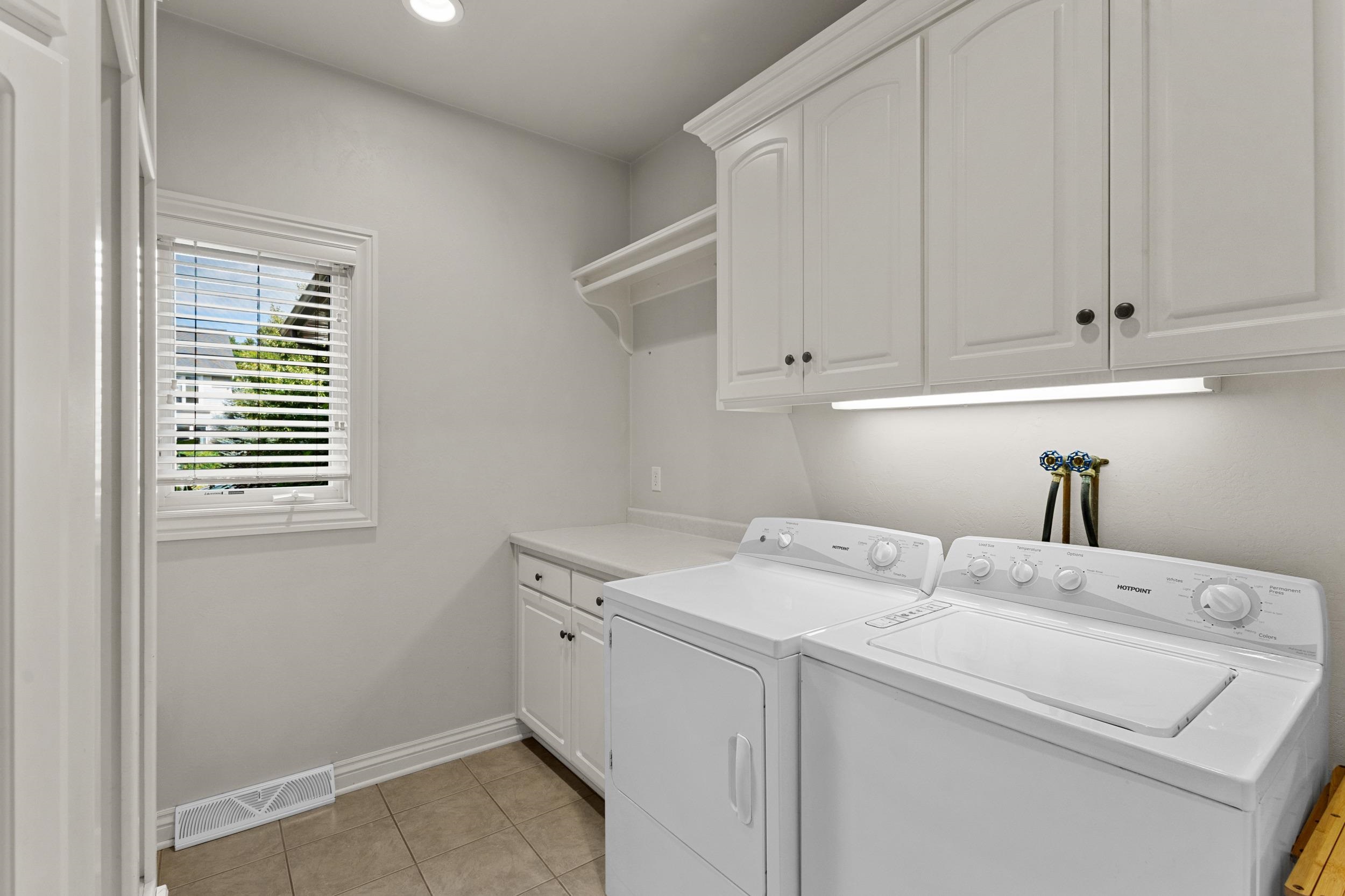 236 E THORNBROOK Lane