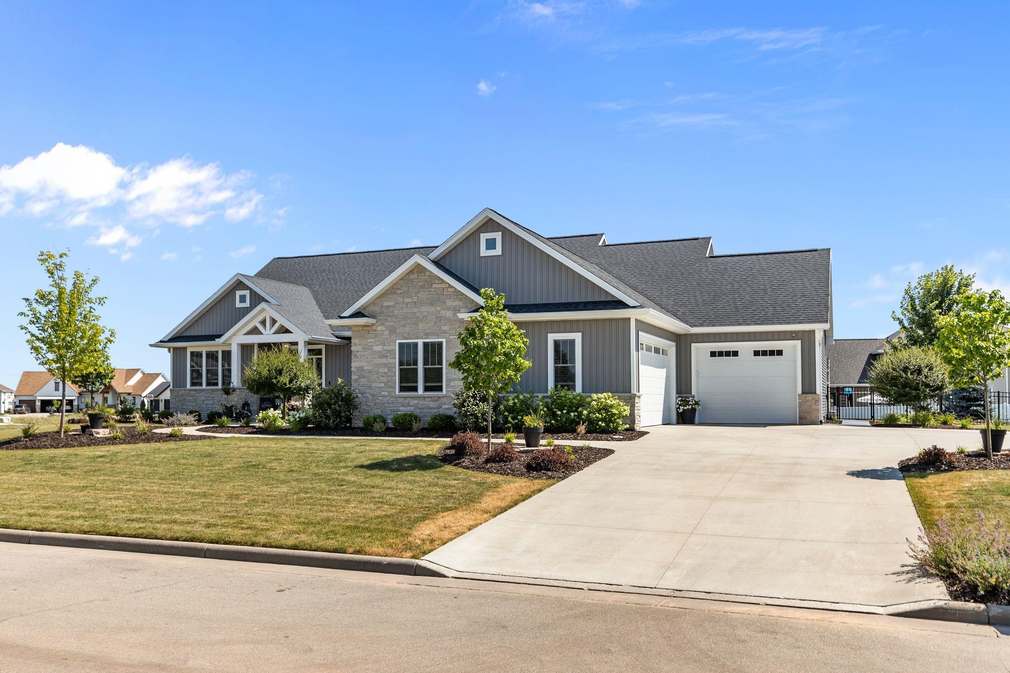 3001 W OLD OAK Drive