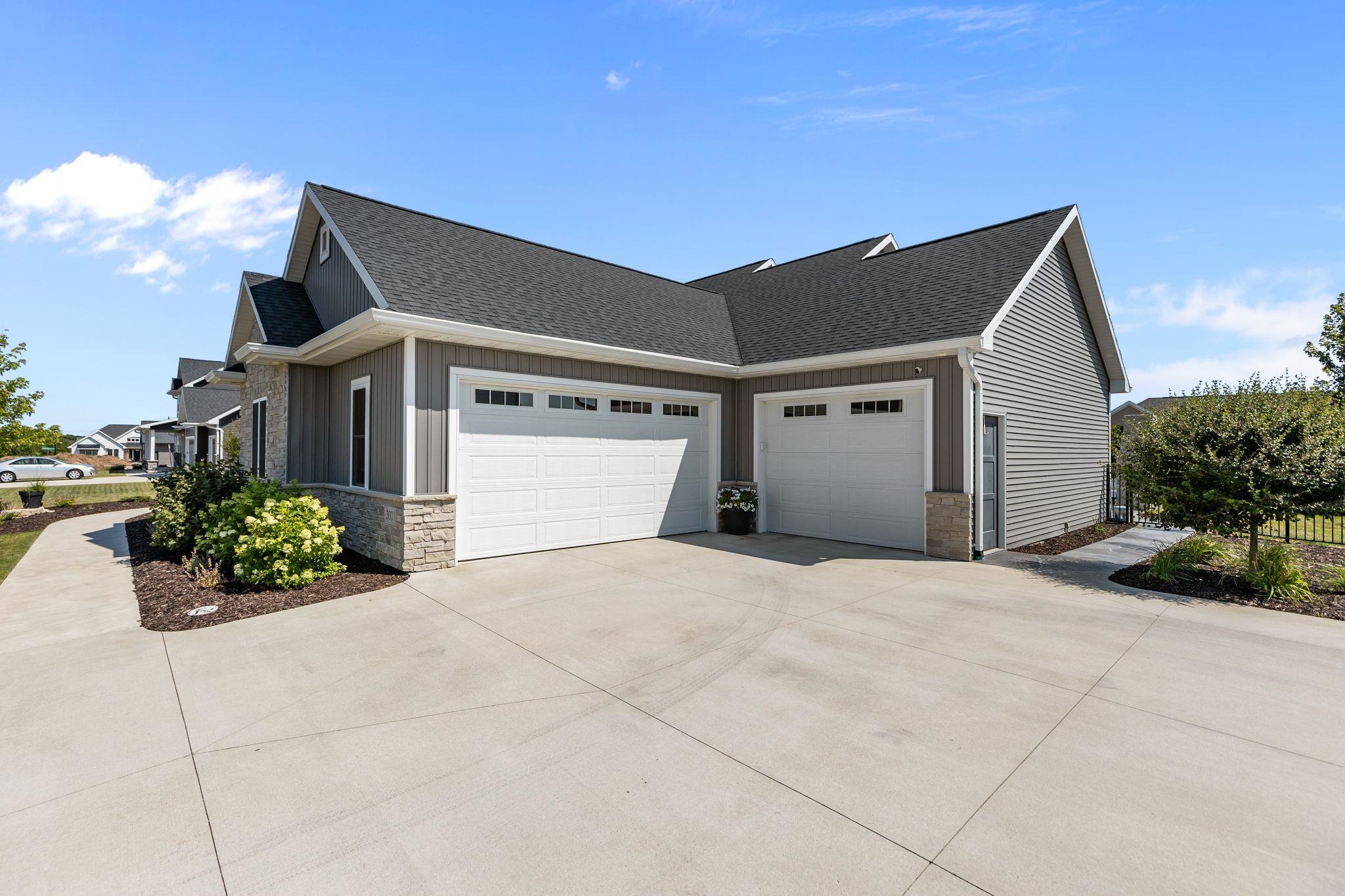 3001 W OLD OAK Drive