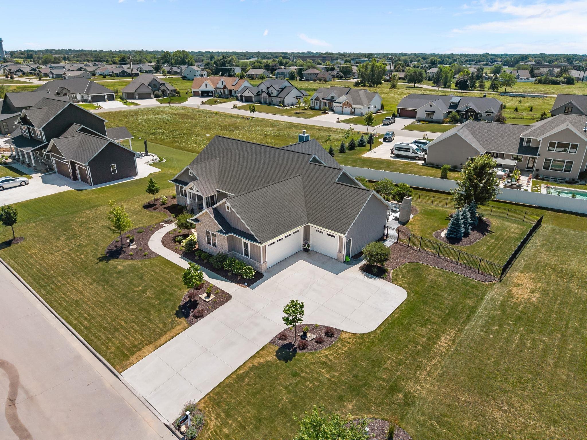 3001 W OLD OAK Drive