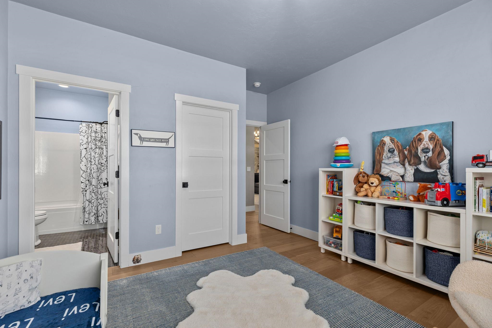 3001 W OLD OAK Drive