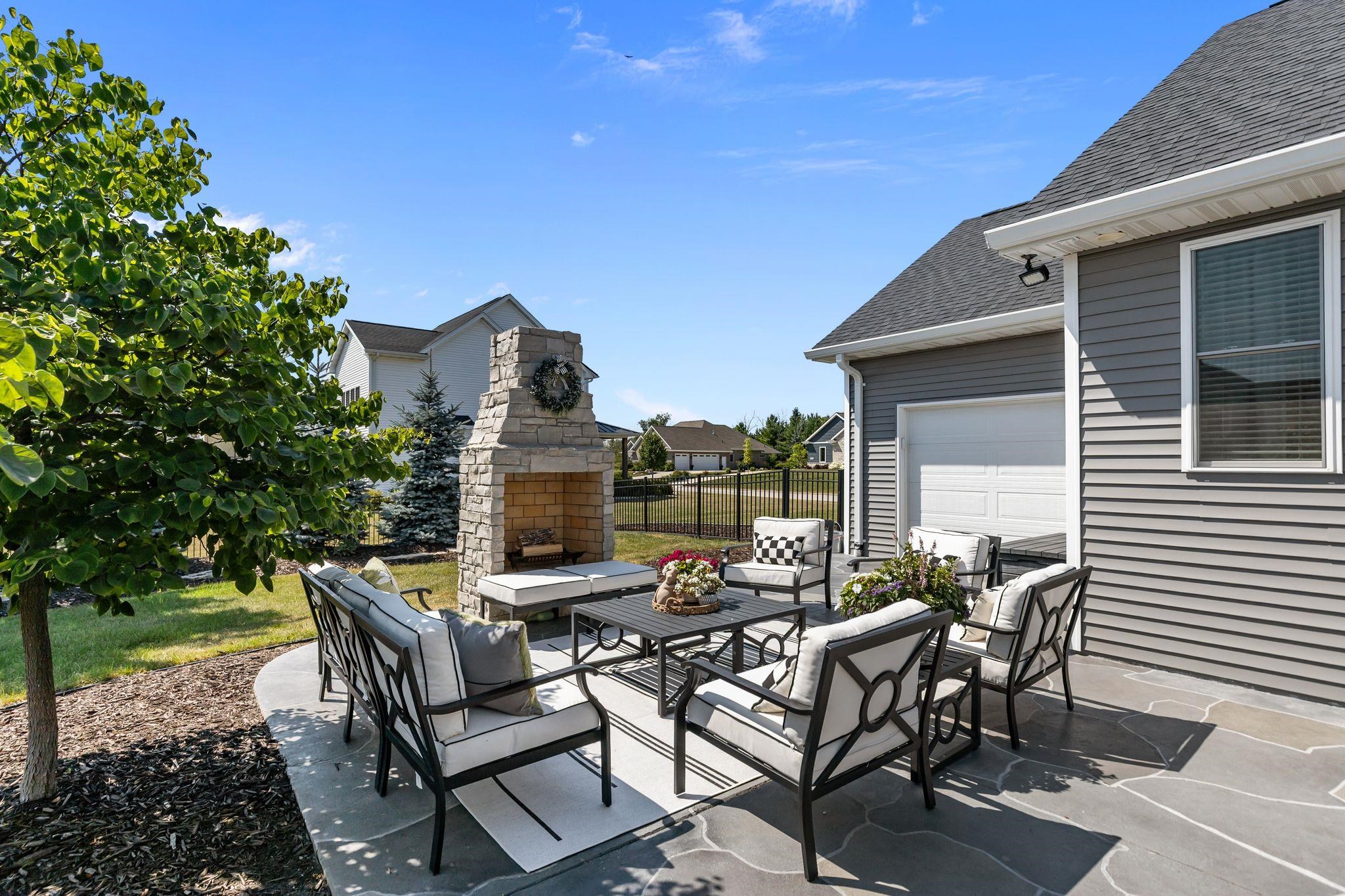 3001 W OLD OAK Drive