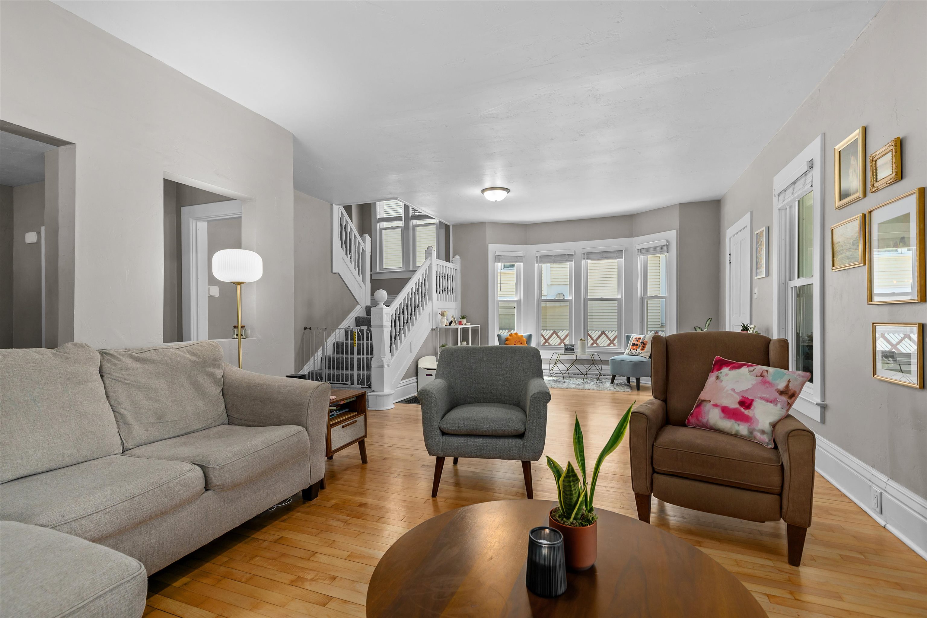 623 W NEW YORK Avenue