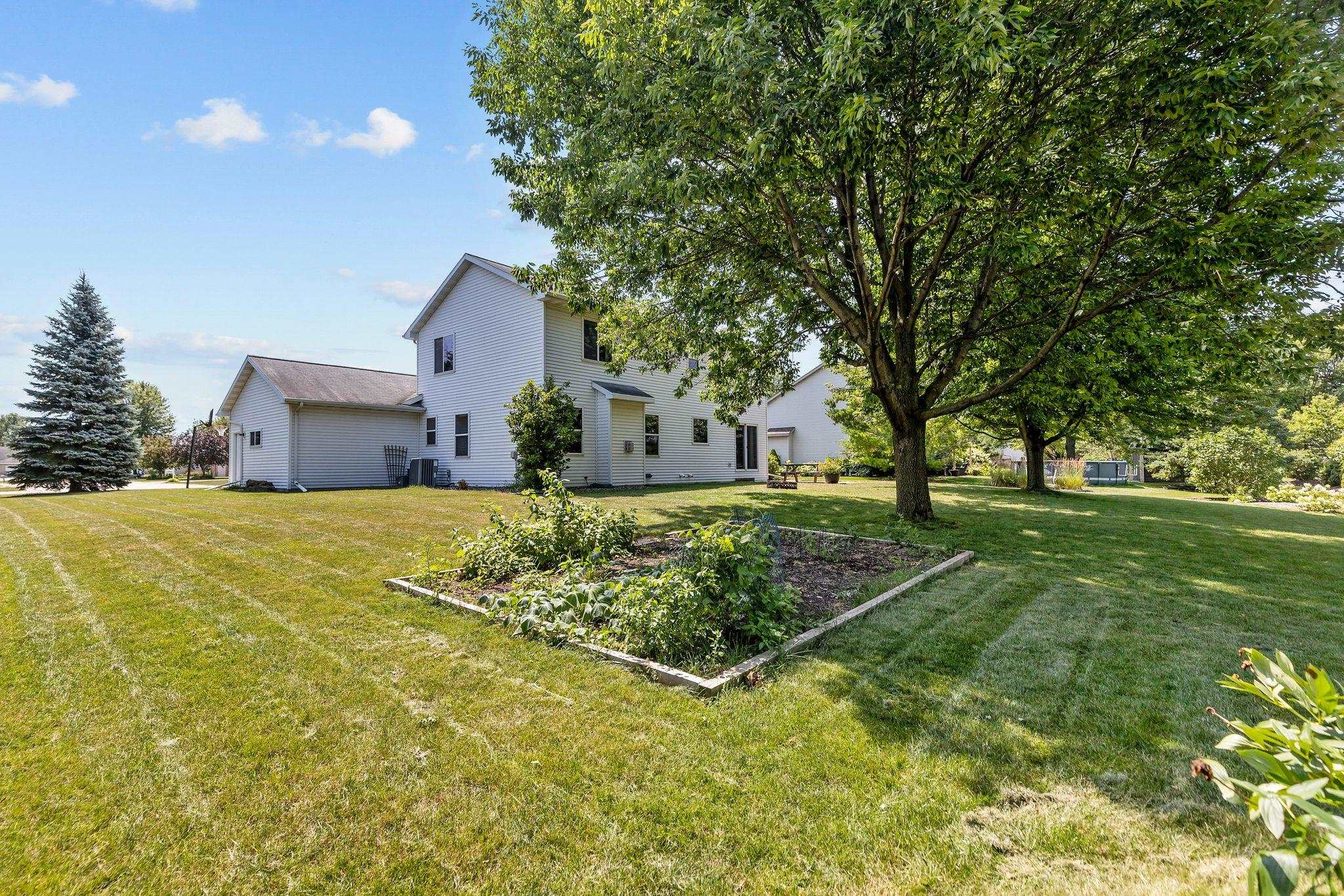 W5876 BLUE BONNET Drive