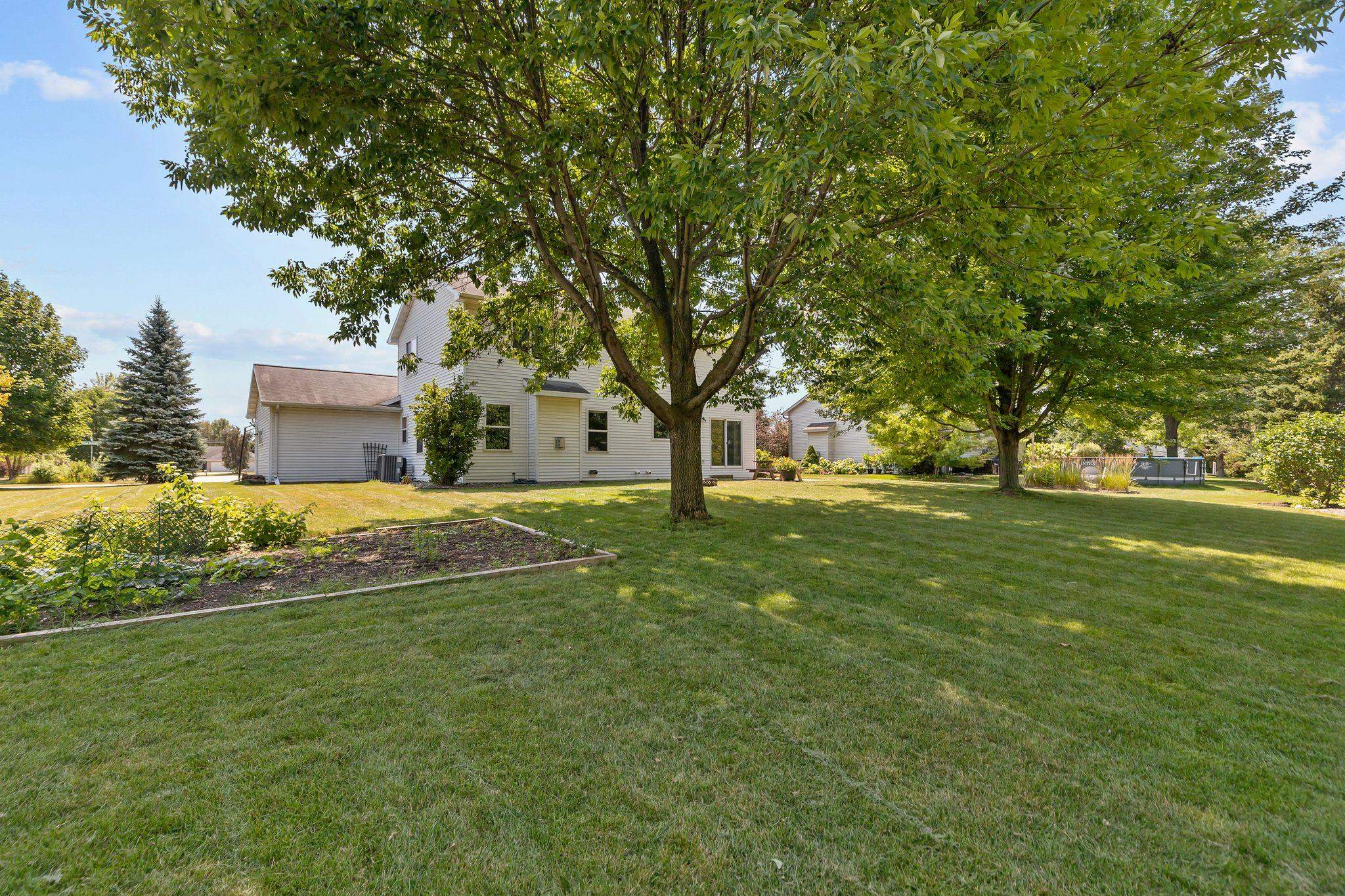 W5876 BLUE BONNET Drive