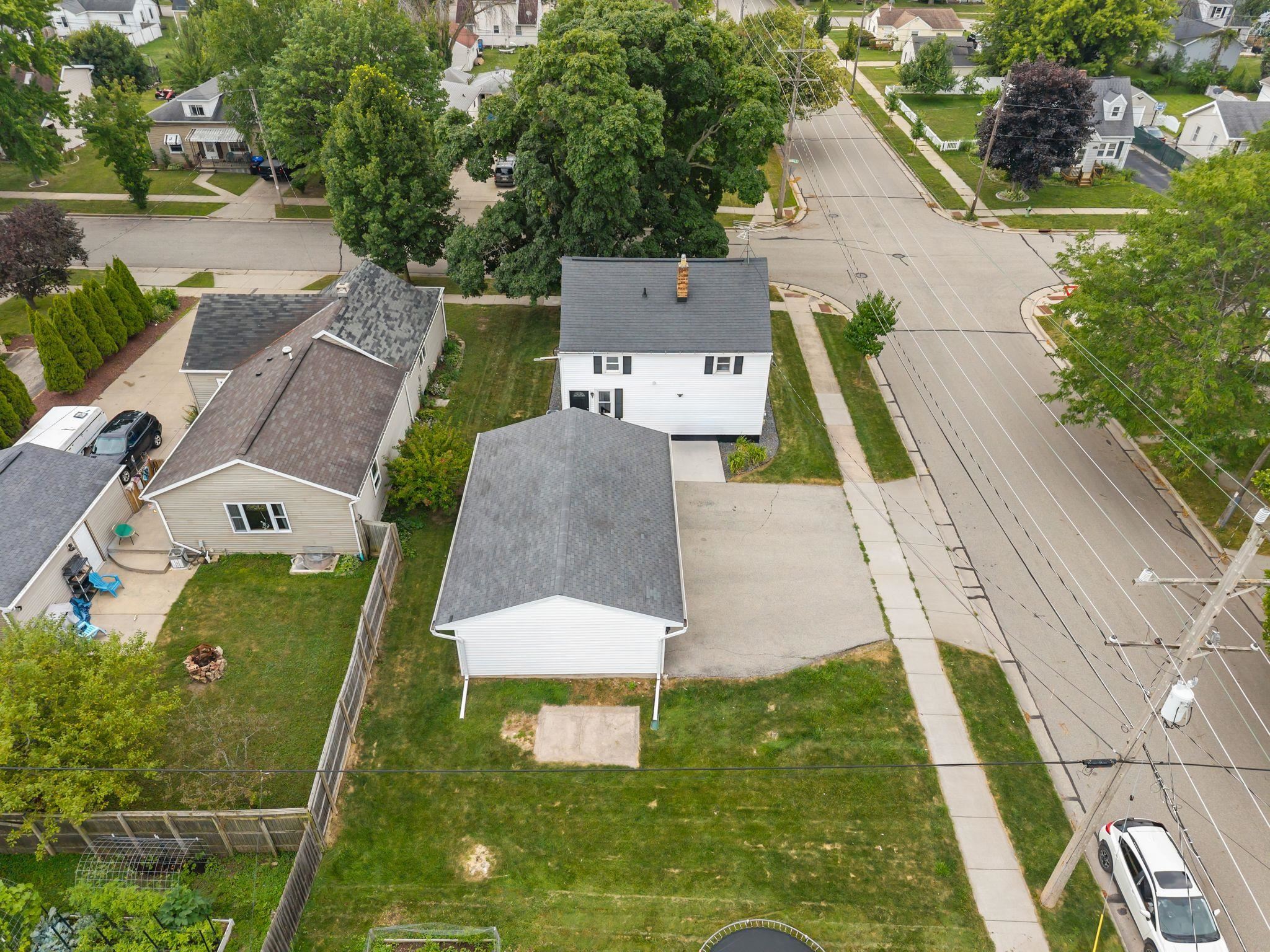 402 E HARDING Drive