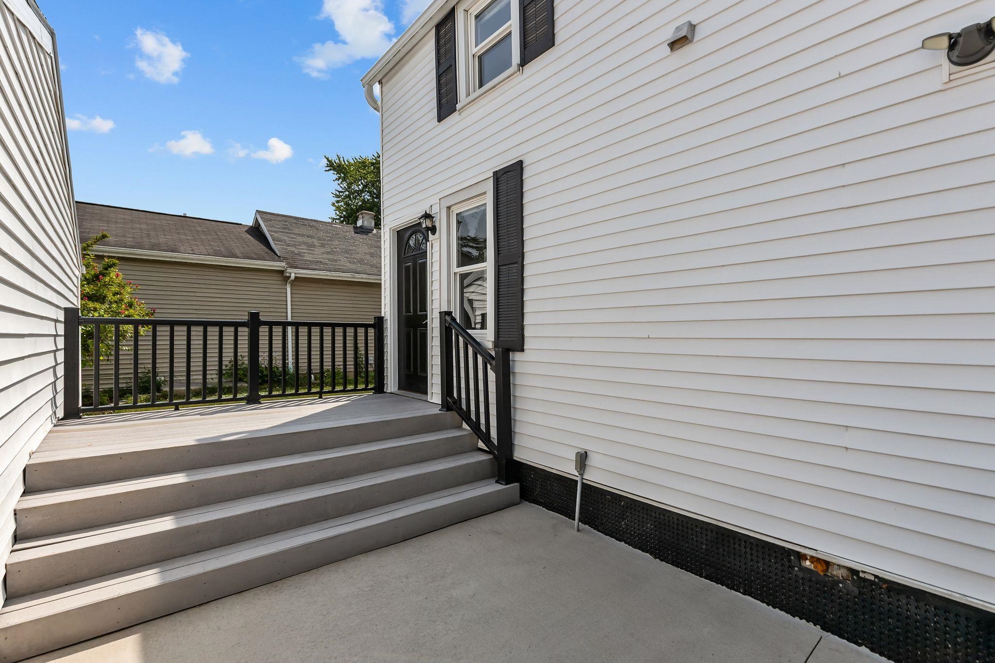 402 E HARDING Drive