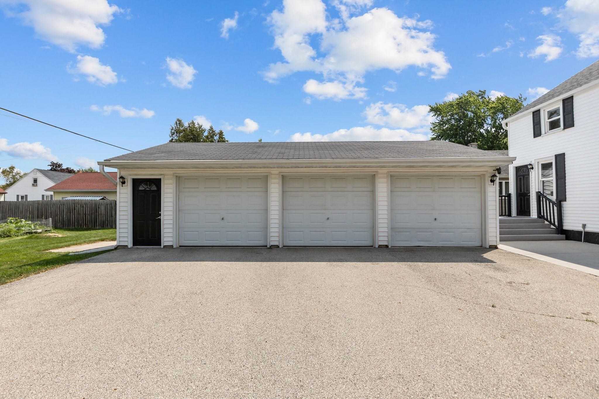 402 E HARDING Drive