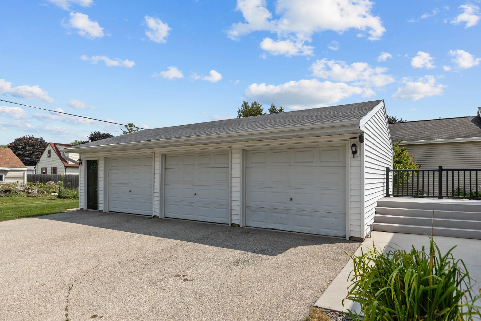 402 E HARDING Drive