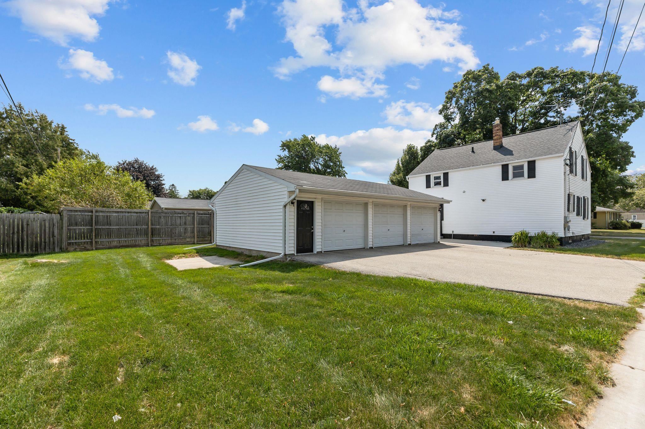 402 E HARDING Drive
