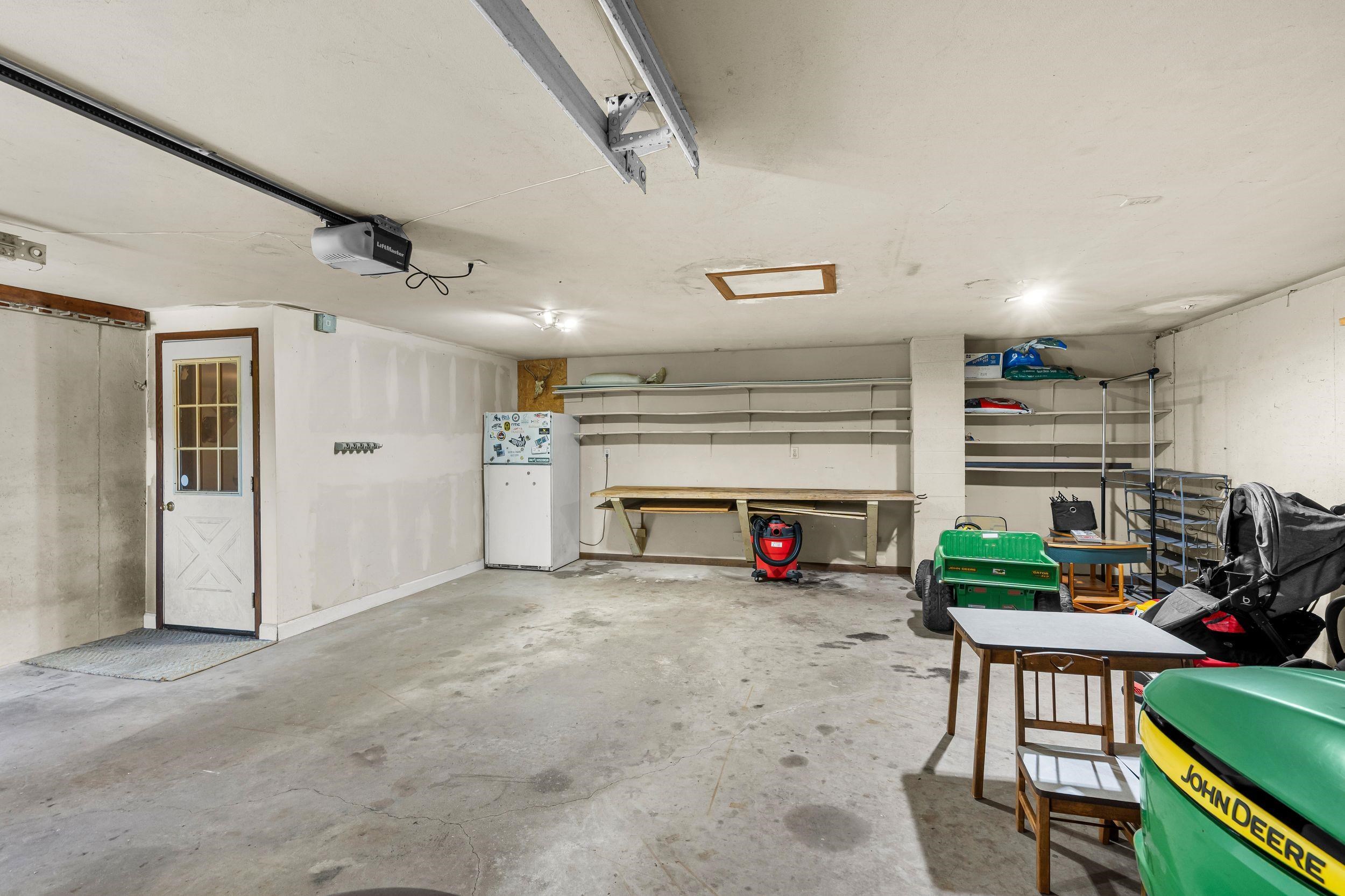 2847 LINDEN Road