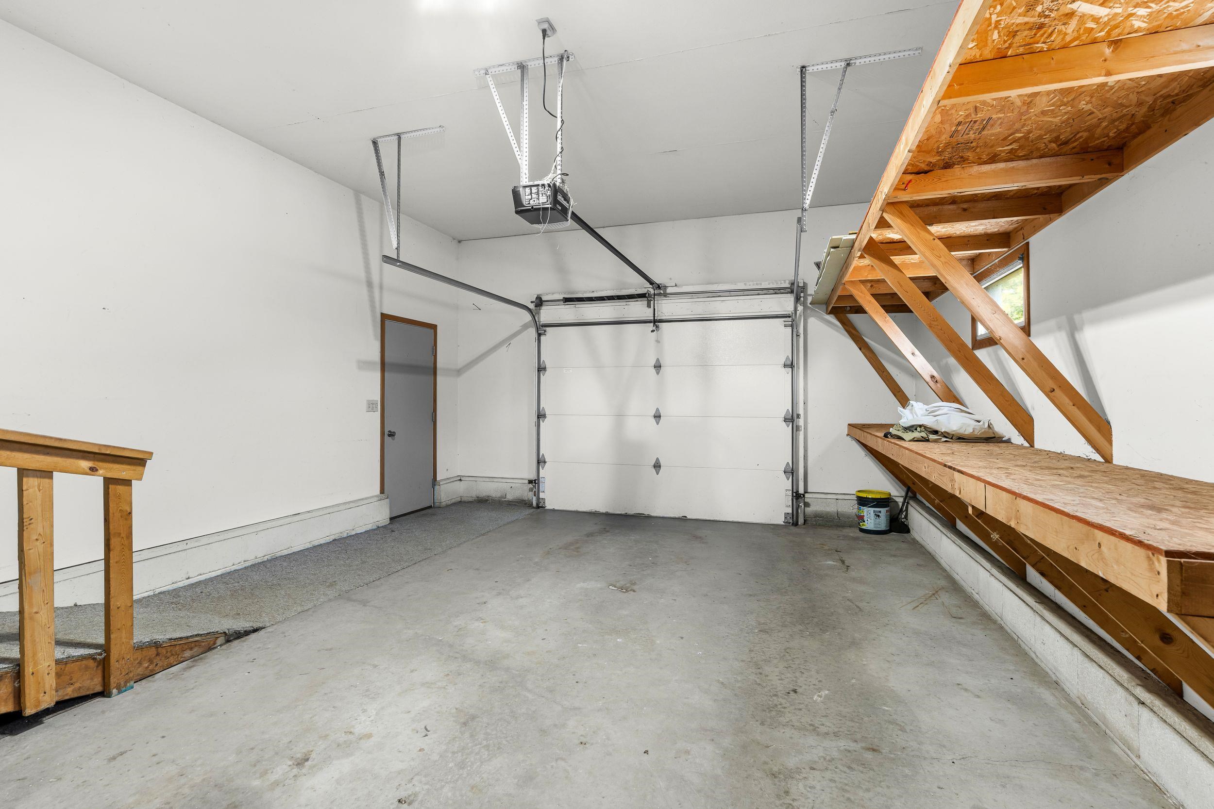2847 LINDEN Road