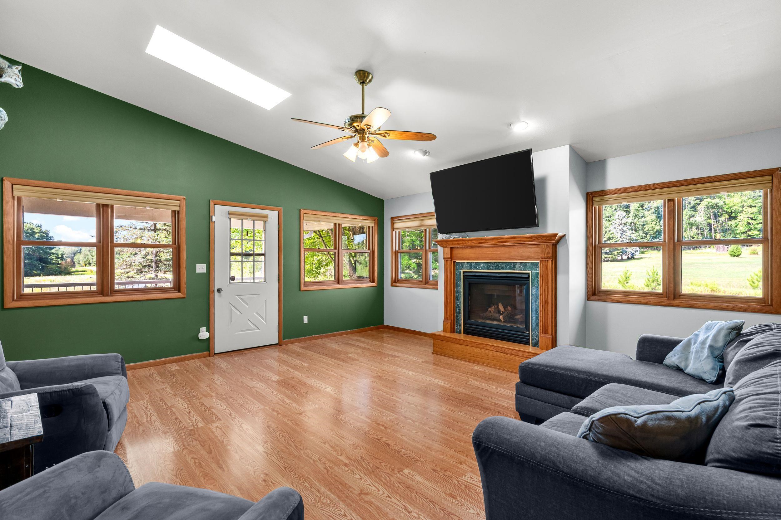 2847 LINDEN Road