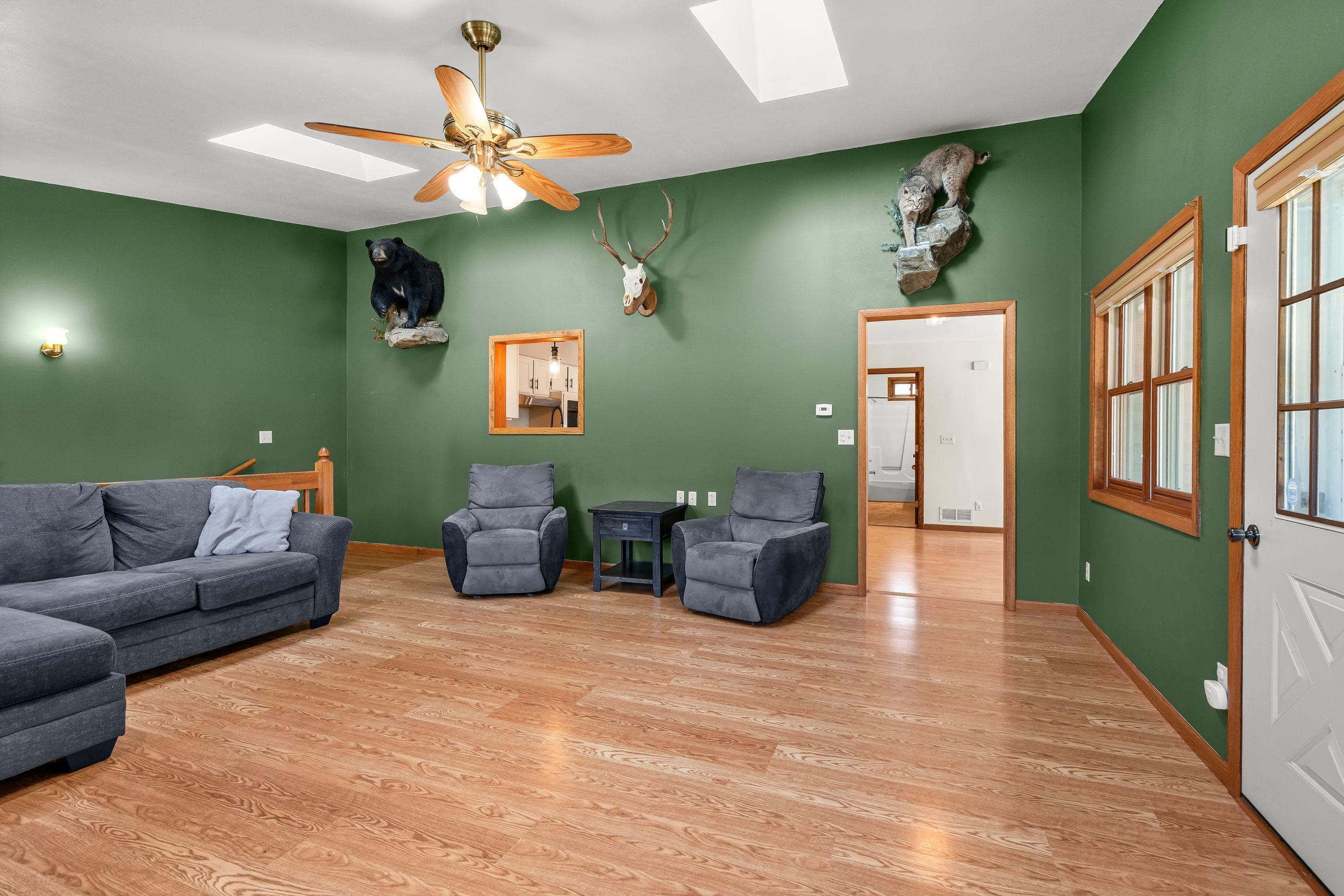 2847 LINDEN Road