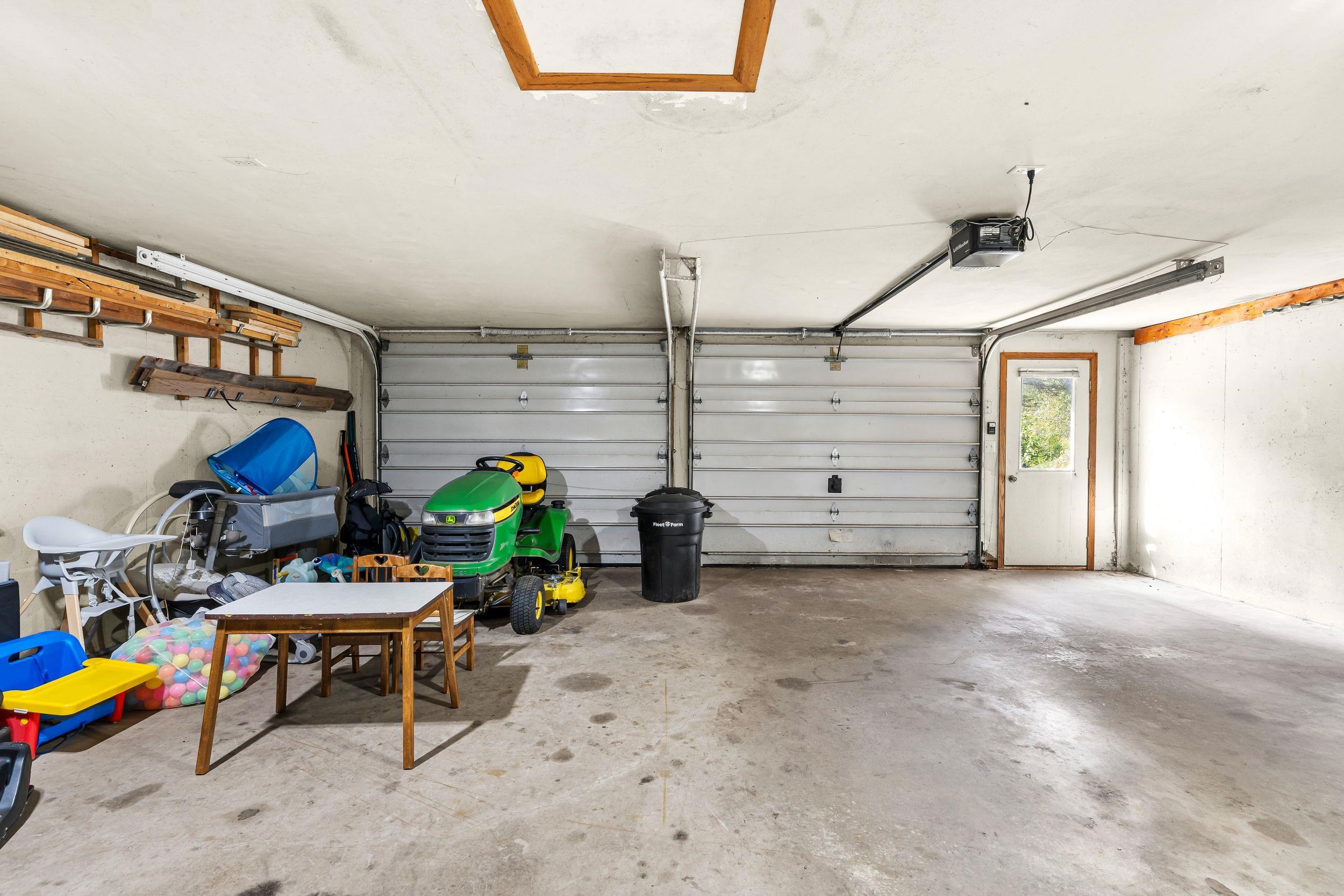 2847 LINDEN Road