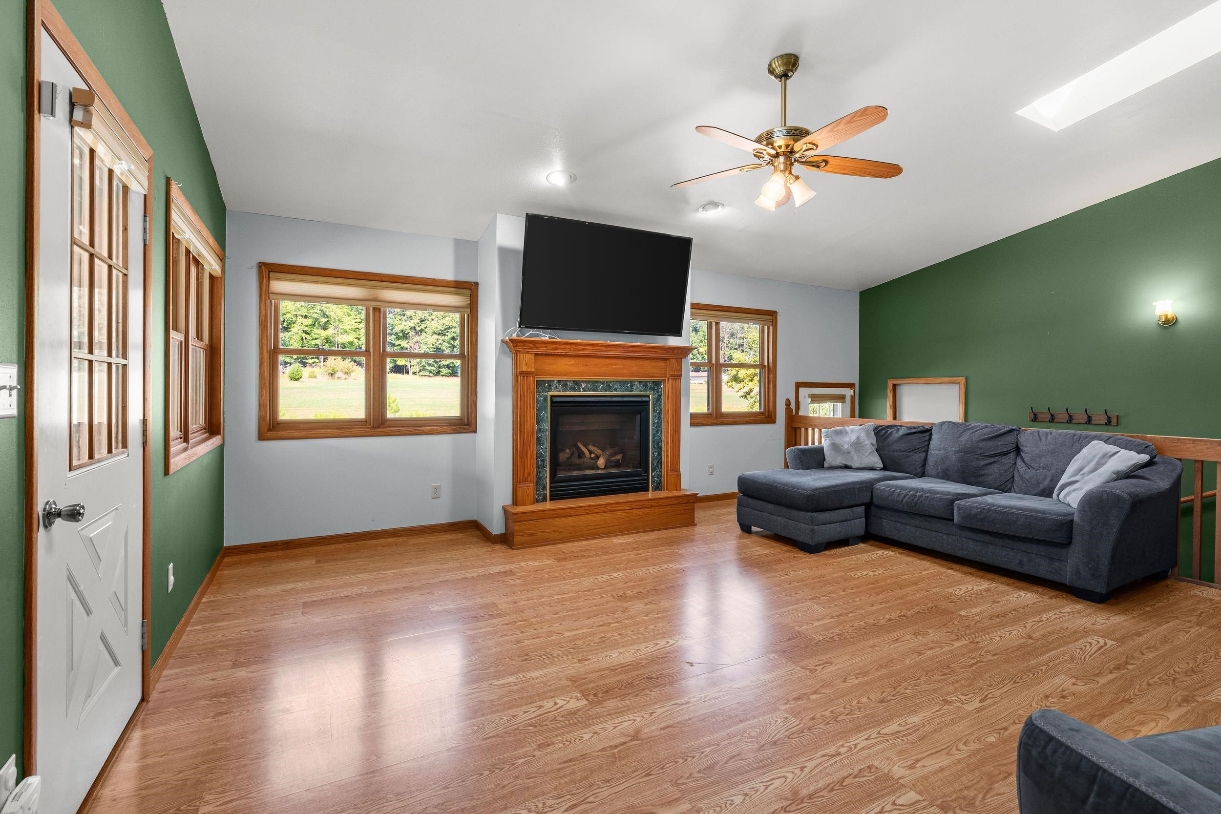 2847 LINDEN Road
