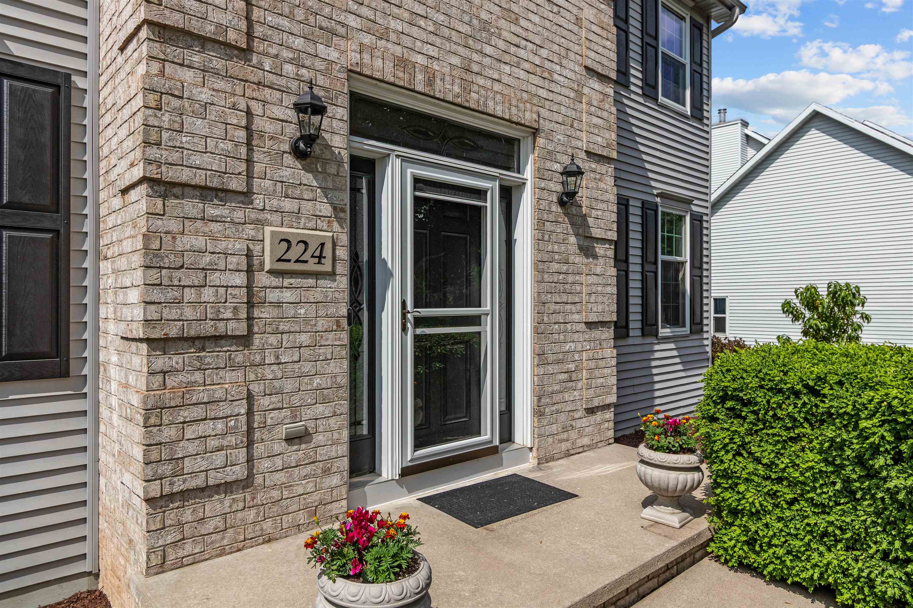 224 E CARRINGTON Lane