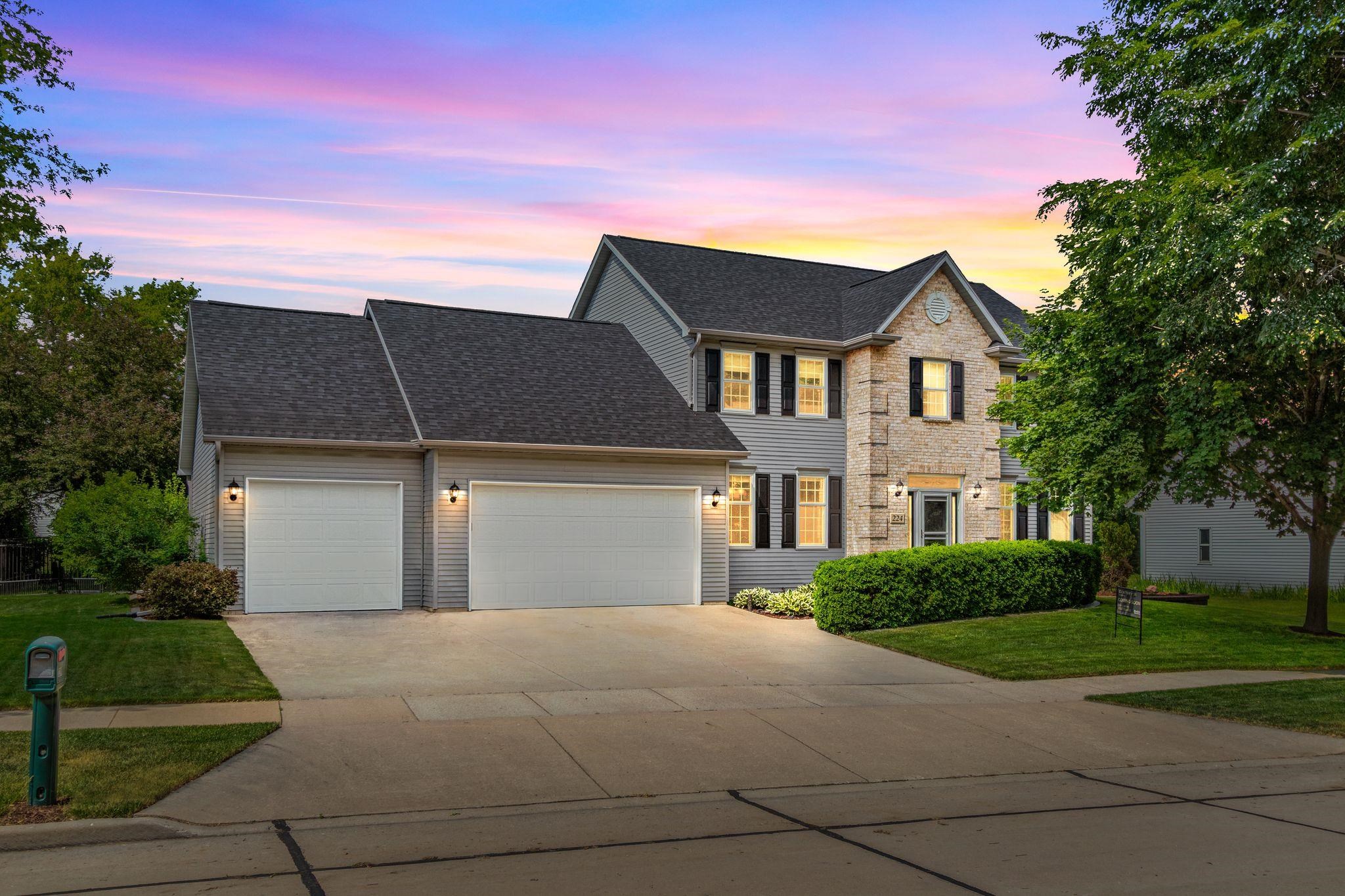 224 E CARRINGTON Lane