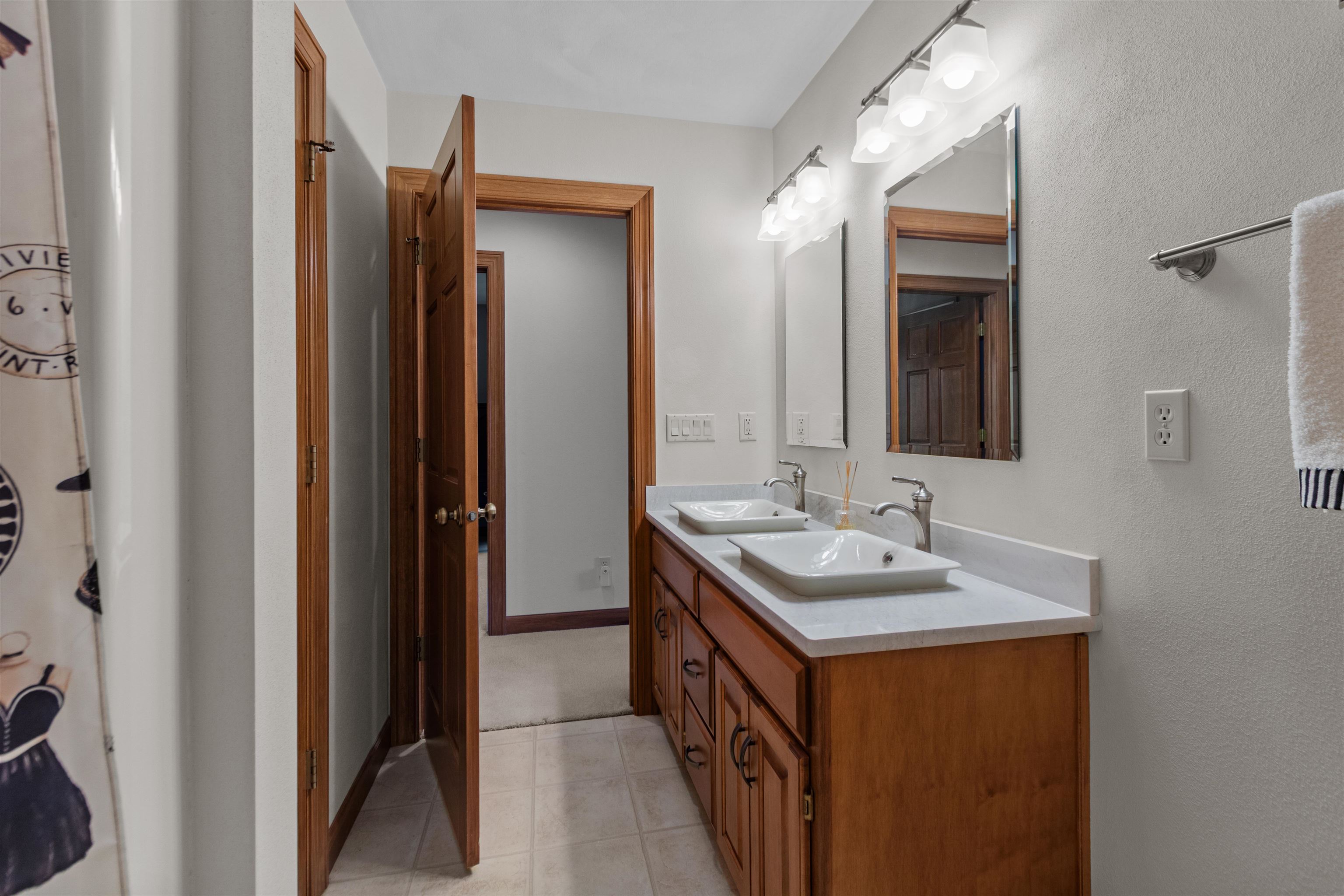 224 E CARRINGTON Lane