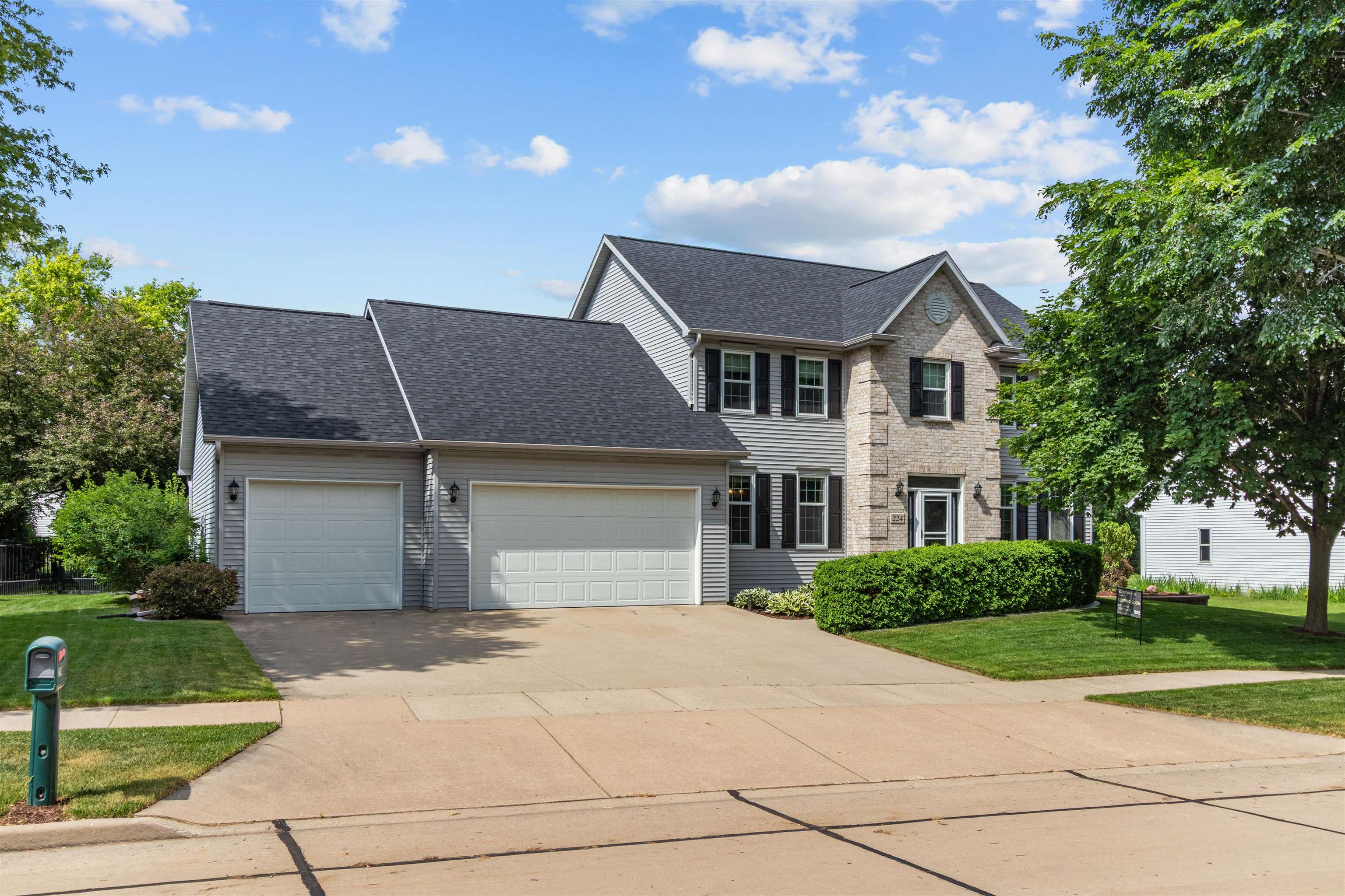 224 E CARRINGTON Lane
