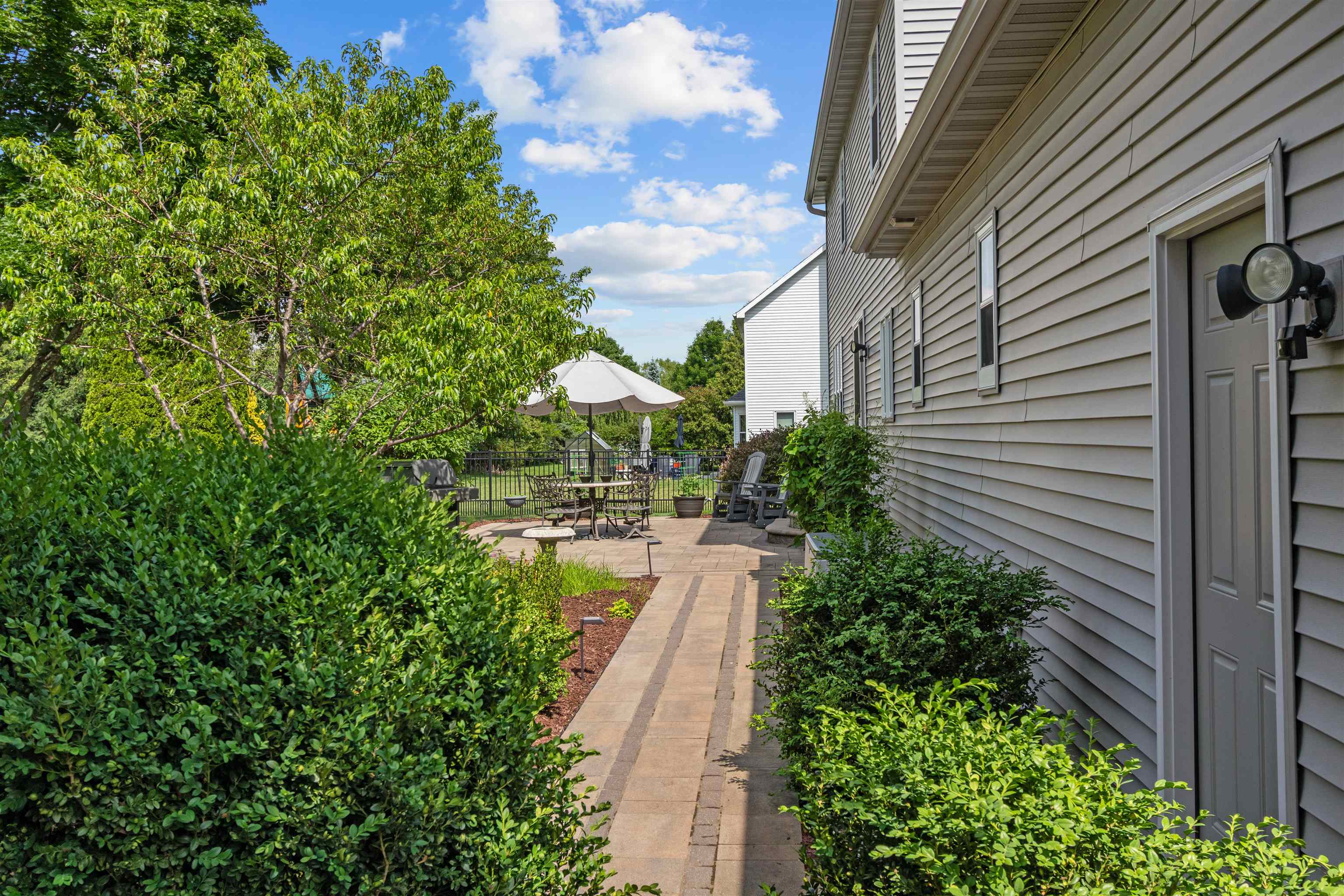 224 E CARRINGTON Lane