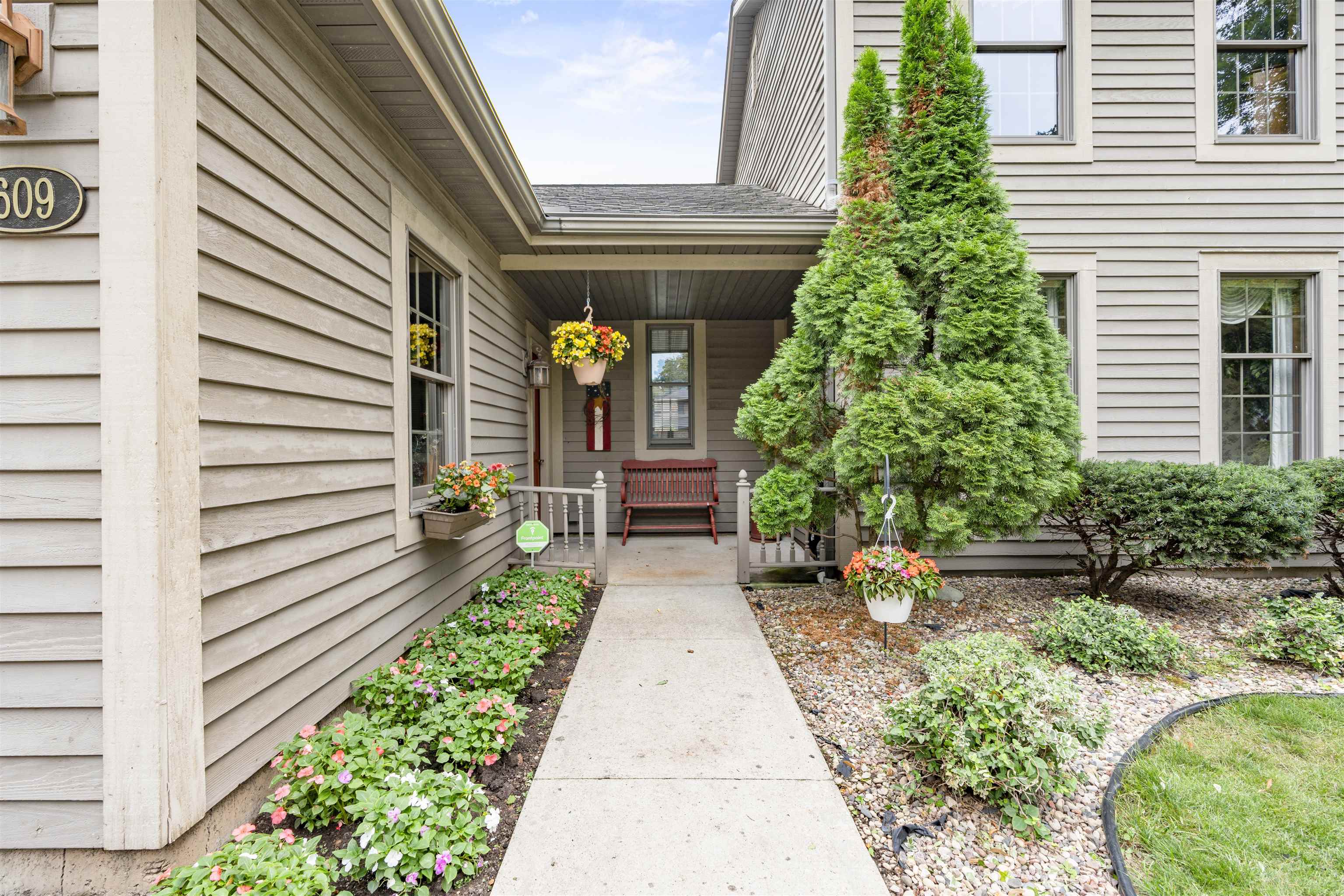 609 SCARLET OAK Court