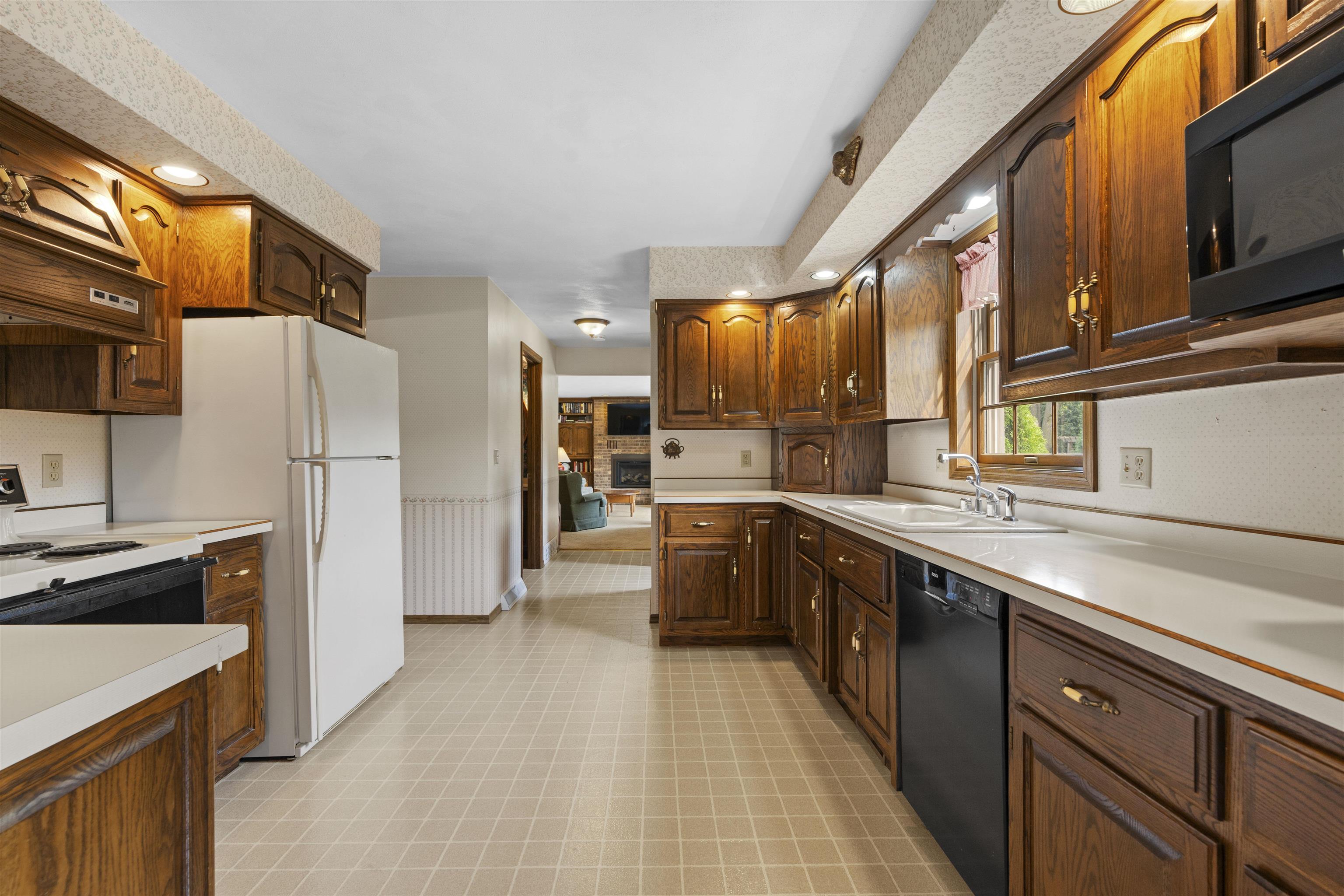 609 SCARLET OAK Court