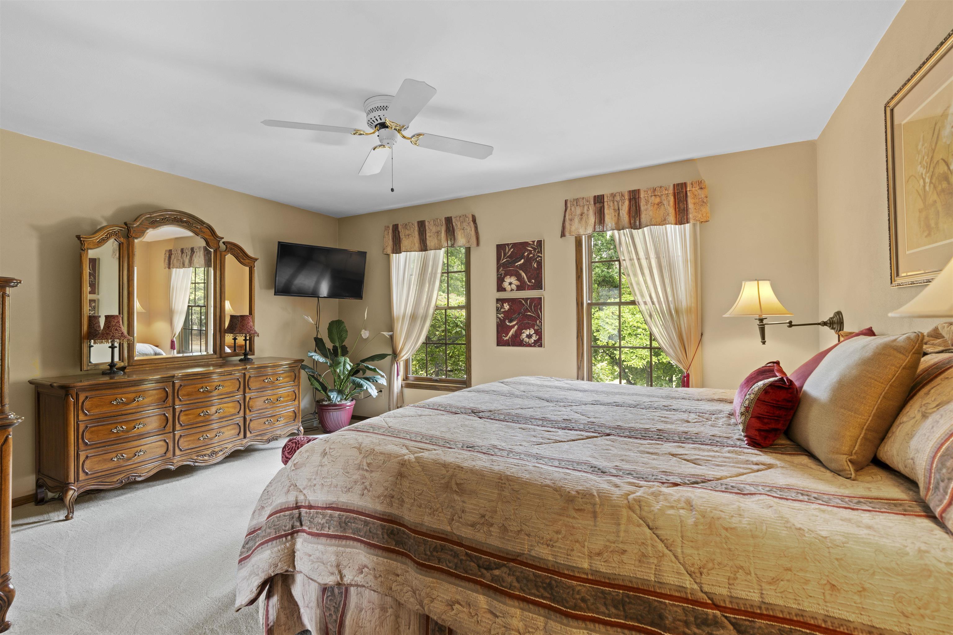 609 SCARLET OAK Court