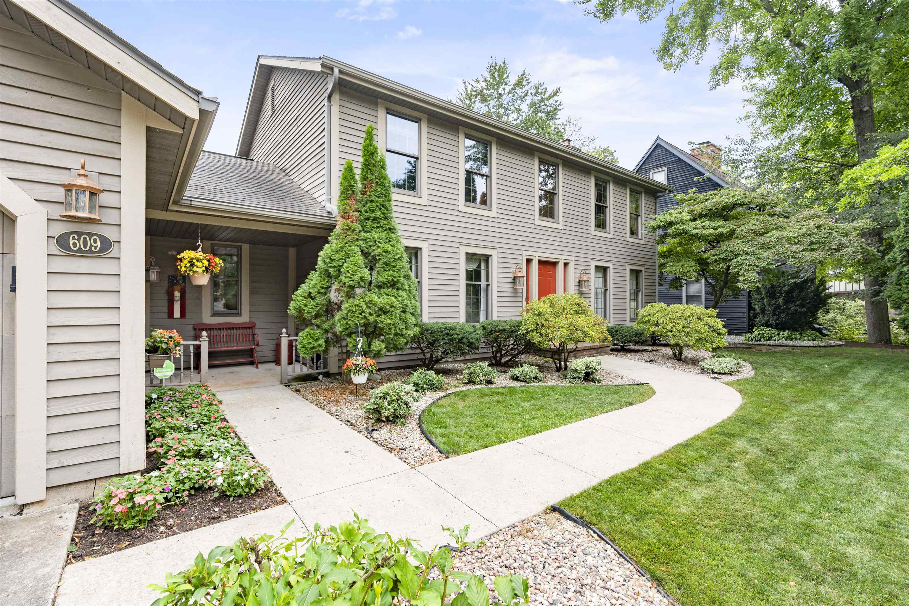 609 SCARLET OAK Court